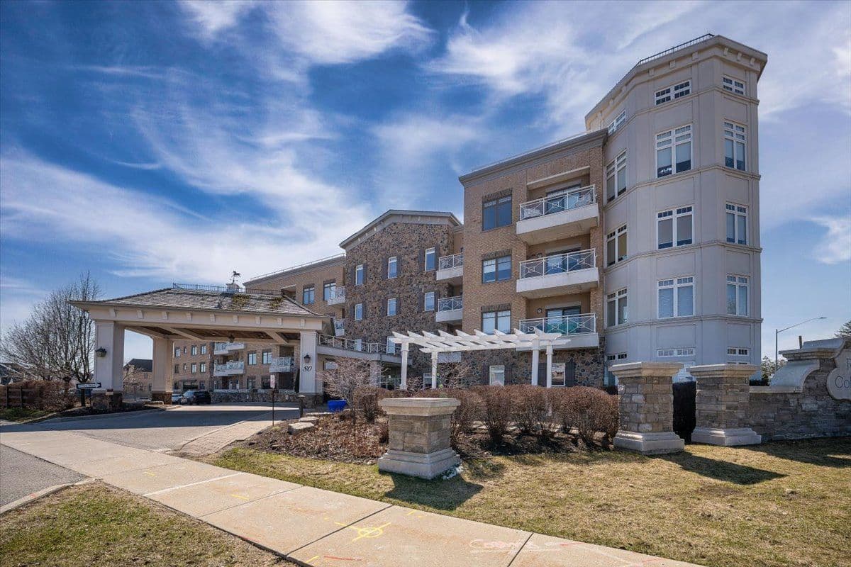 80 Burns Boulevard 327, King, ON L7B 0B3