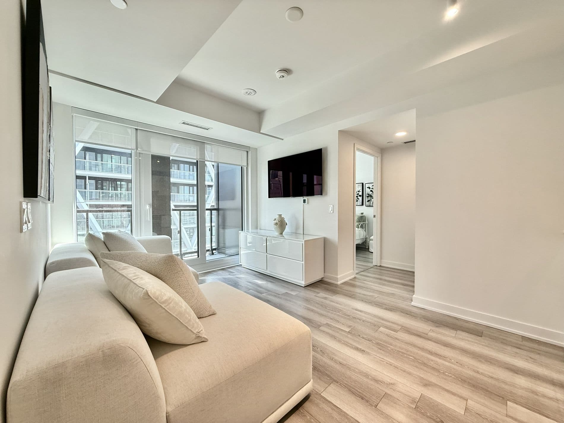 238 Simcoe Street 3306, Toronto C01, ON M5T 0E2
