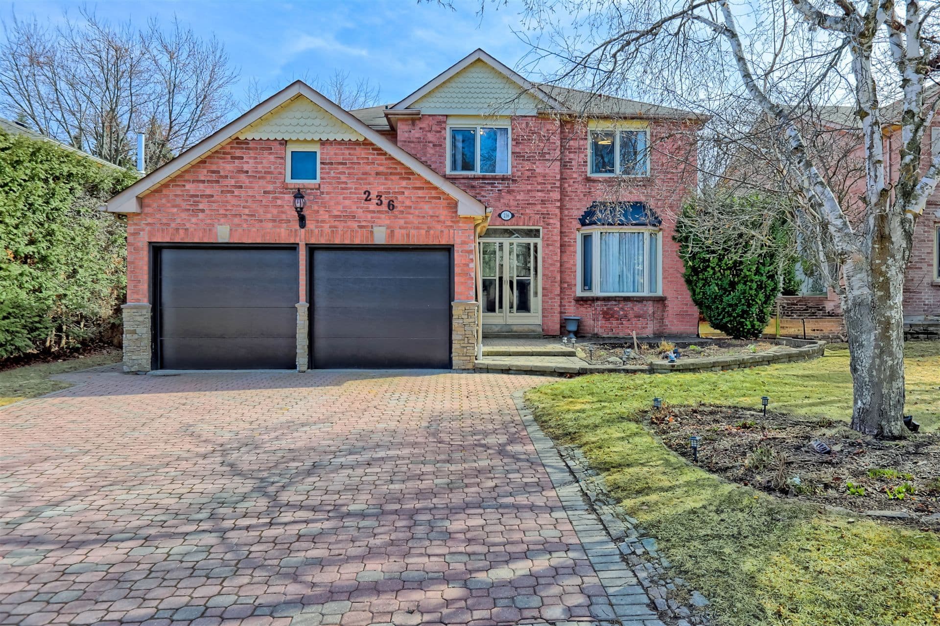 236 Mccaffrey Road, Newmarket, ON L3X 1J3