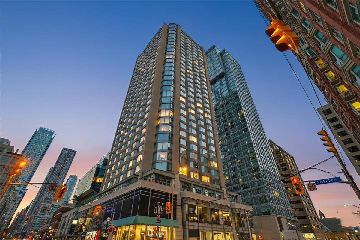 155 Yorkville Avenue 1908, Toronto C02, ON M5R 1C4