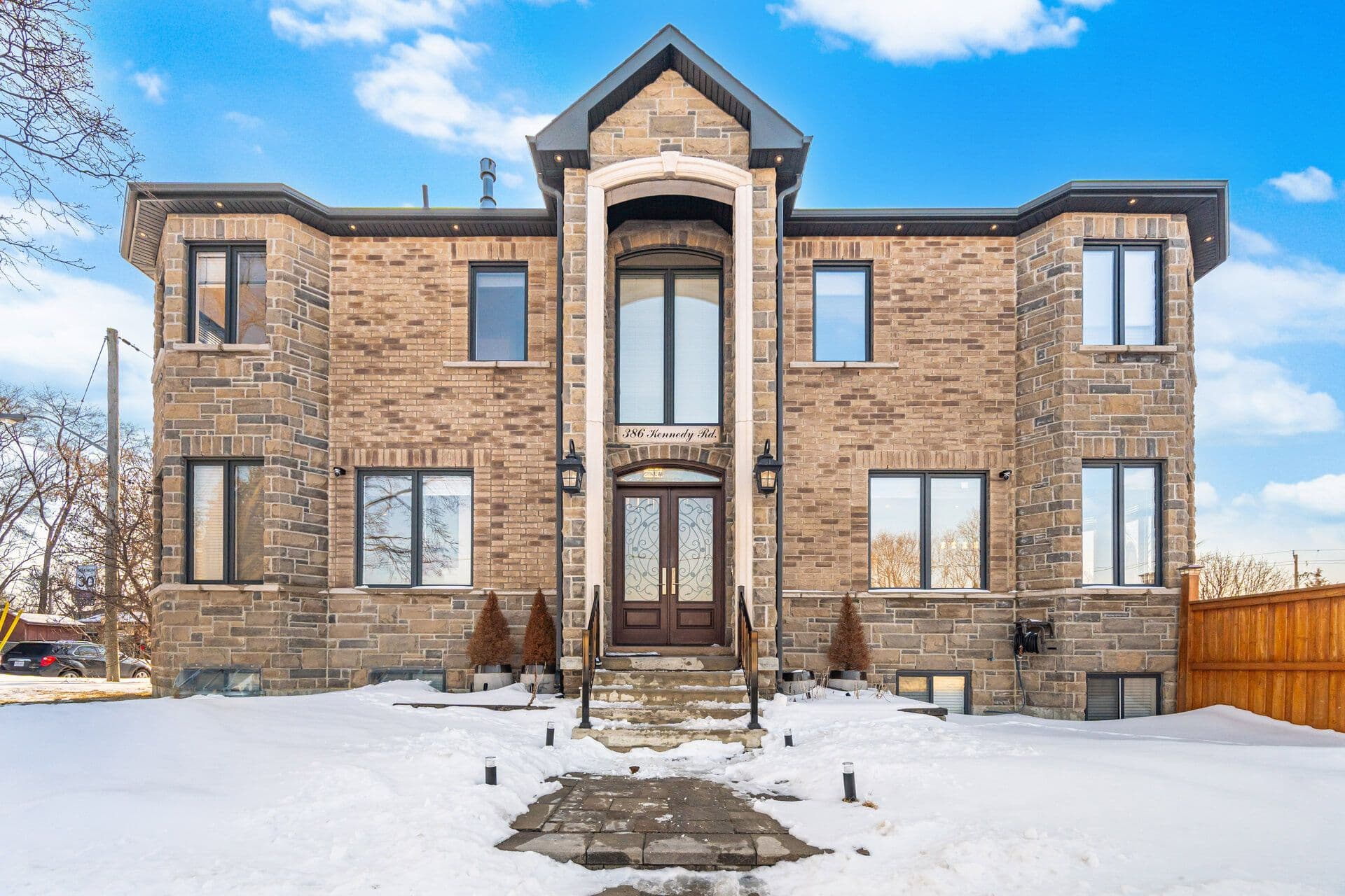 386 Kennedy Road, Toronto E04, ON M1K 2A6