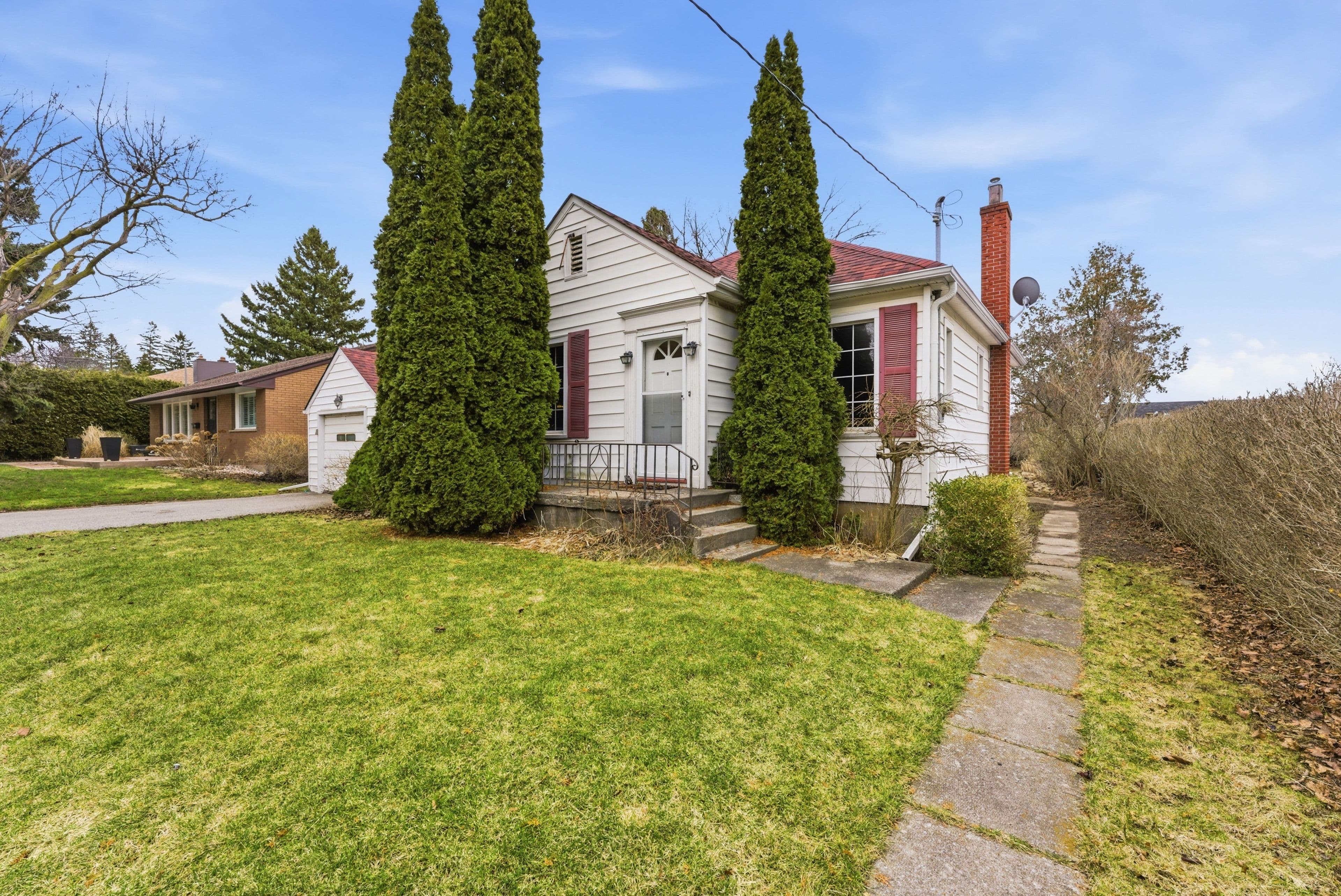 1033 King Street E, Oshawa, ON L1H 1H4