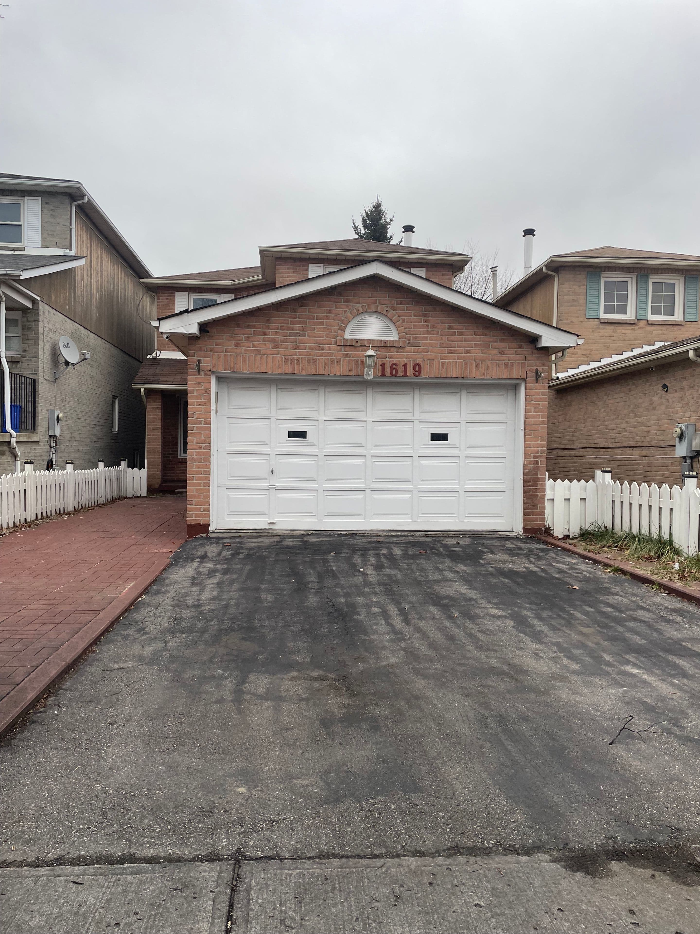 1619 Marshcourt Drive Main, Pickering, ON L1V 6G8