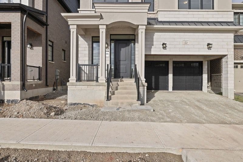 1367 Wheat Boom Drive, Oakville, ON L6H 7G1