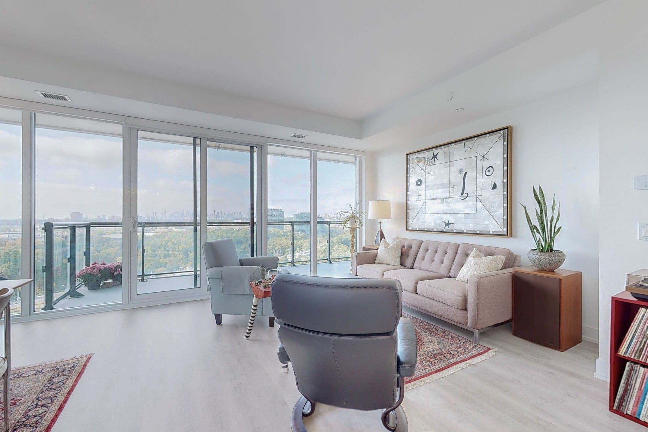 20 Inn On The Park Drive 1432, Toronto C13, ON M3C 0P8