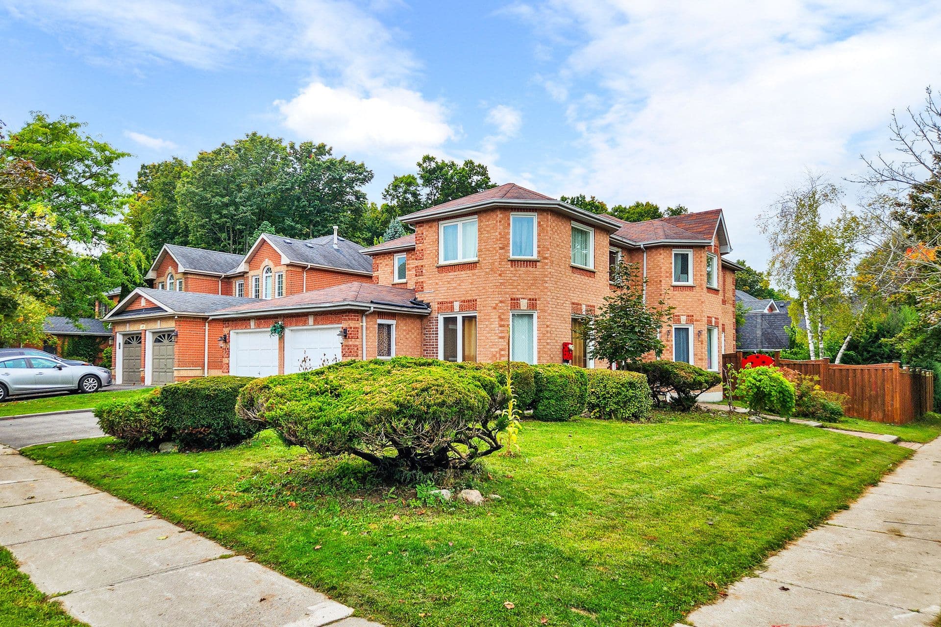 98 Charing Crescent, Aurora, ON L4G 6P5