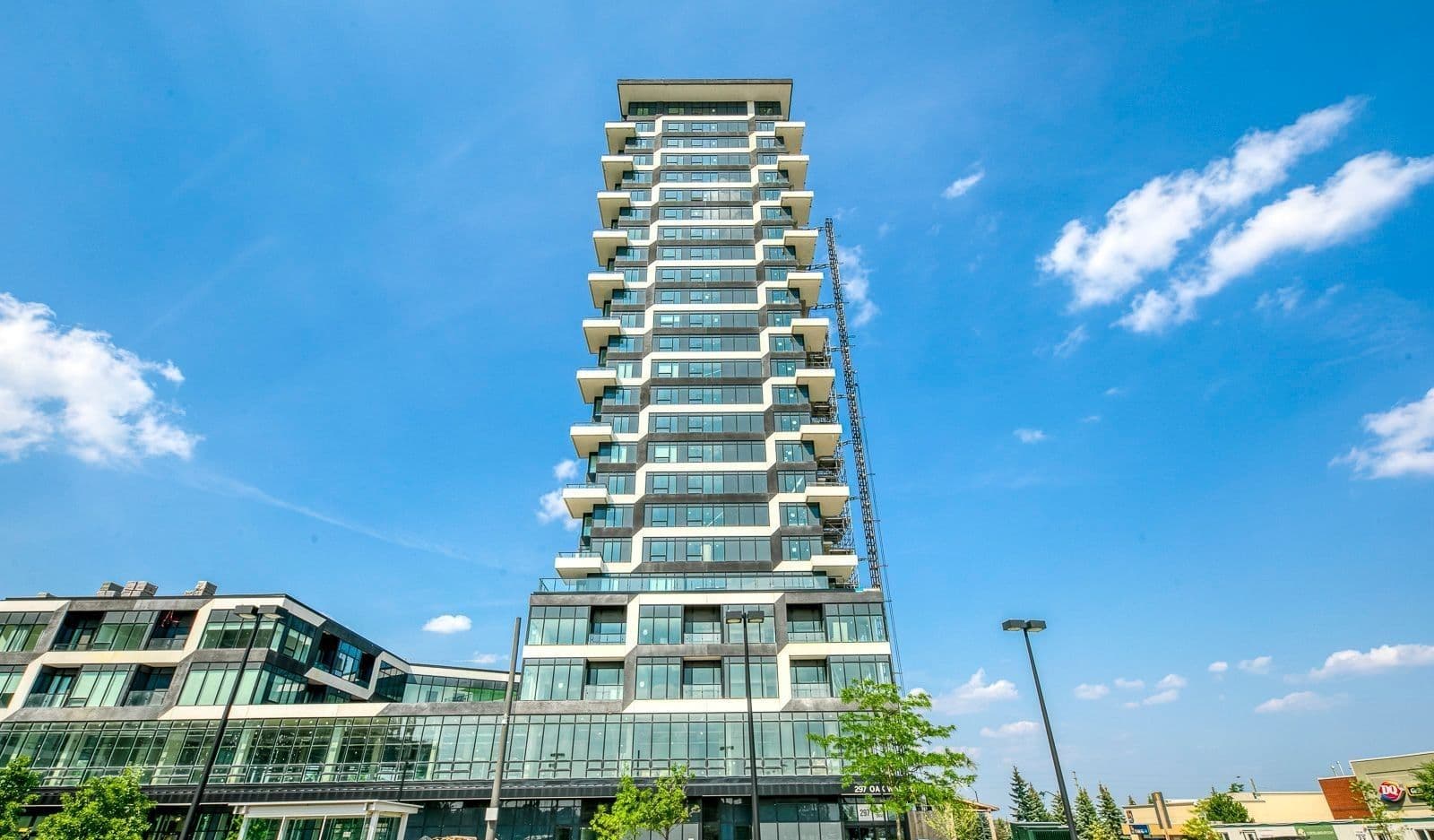 297 Oakwalk Drive 2005, Oakville, ON L6H 3R6