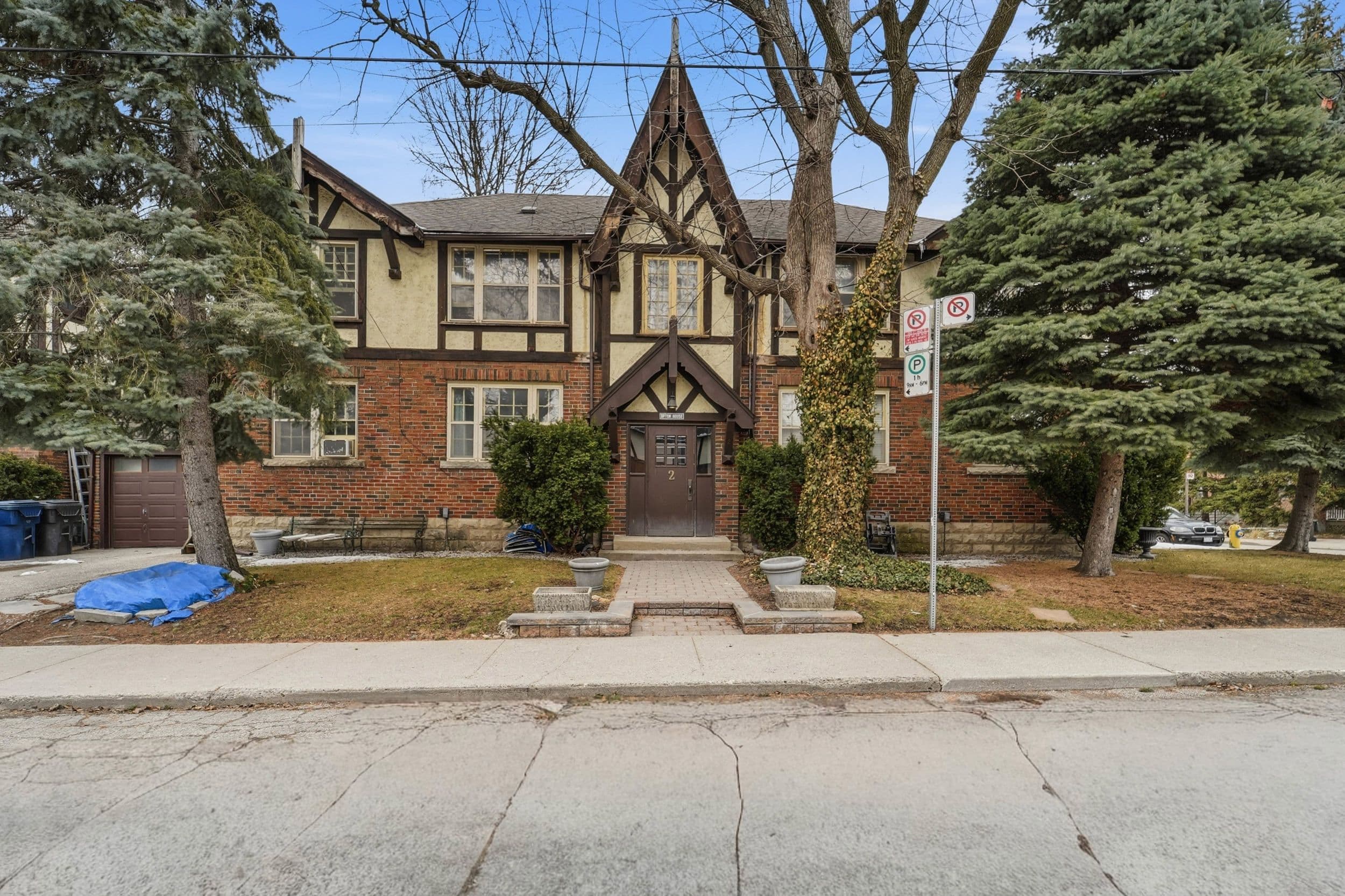 2 Montye Avenue Lower Apt B, Toronto W02, ON M6S 2G9