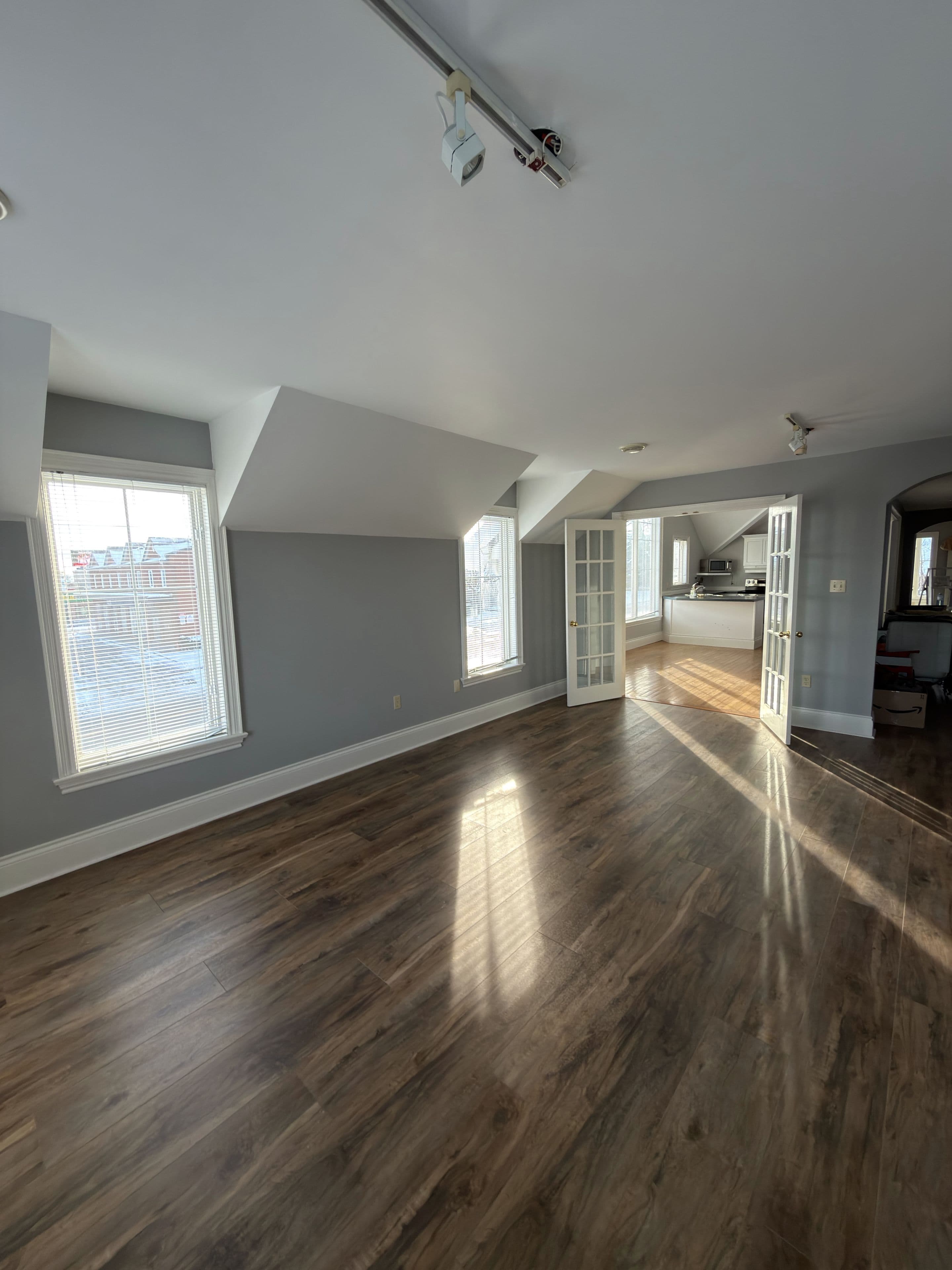 64 Park Road N Upper, Oshawa, ON L1J 4L1