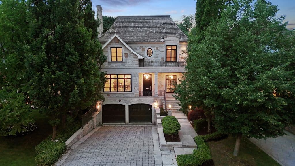 190 Forest Hill Road, Toronto C03, ON M5P 2N4