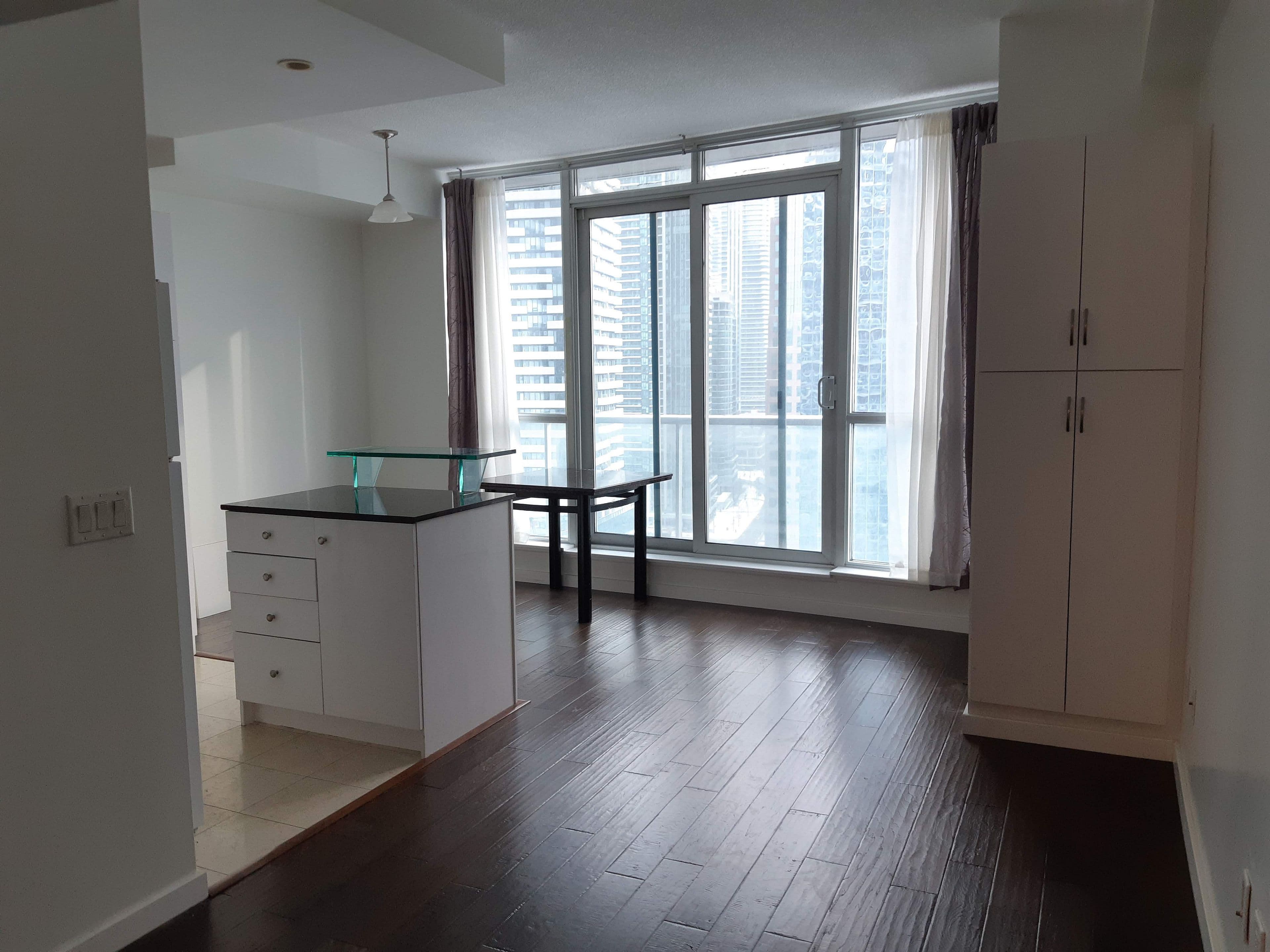 8 York Street 2204, Toronto C01, ON M5J 2Y2