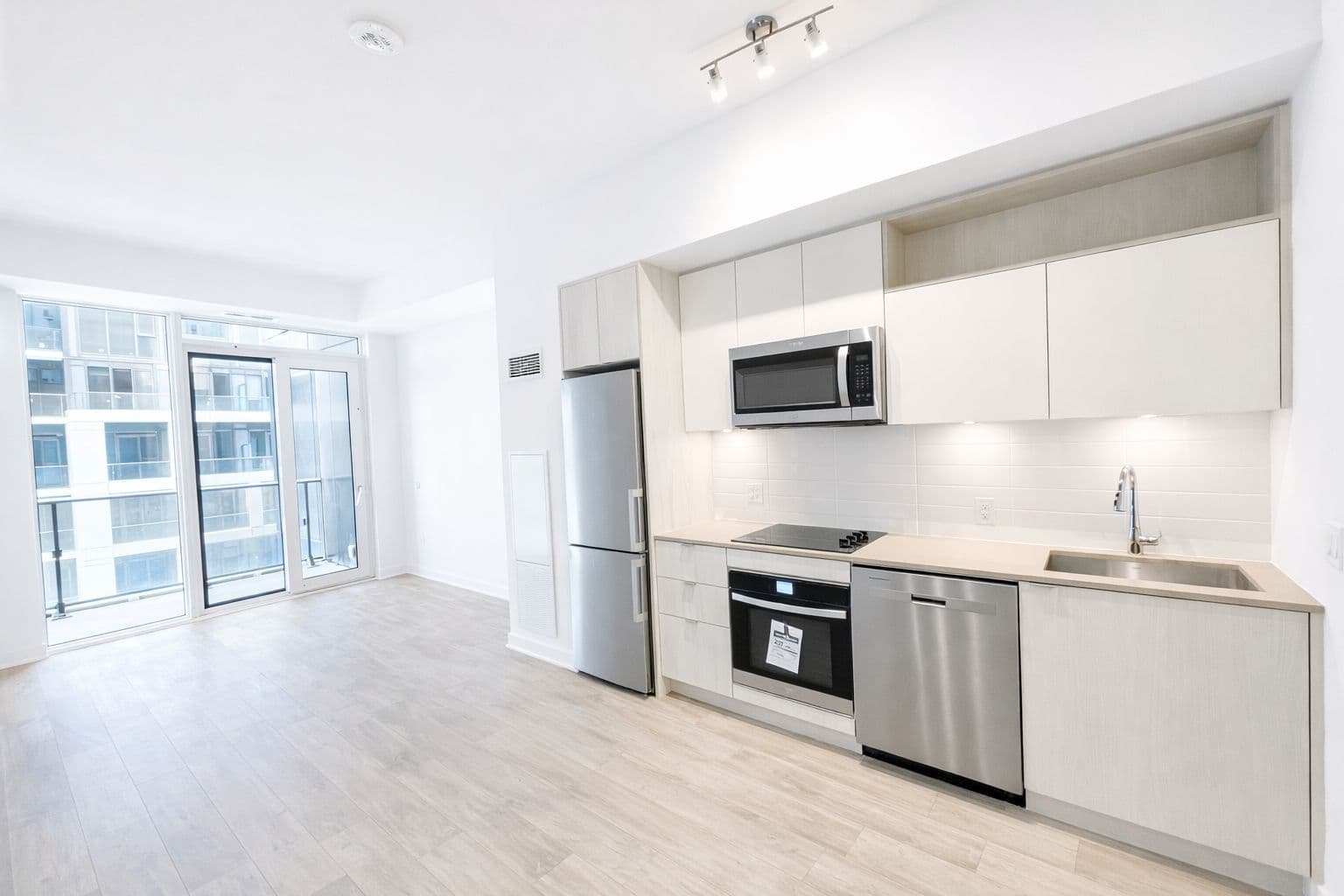 135 Lower Sherbourne Street W 1738, Toronto C08, ON M5A 1Y4