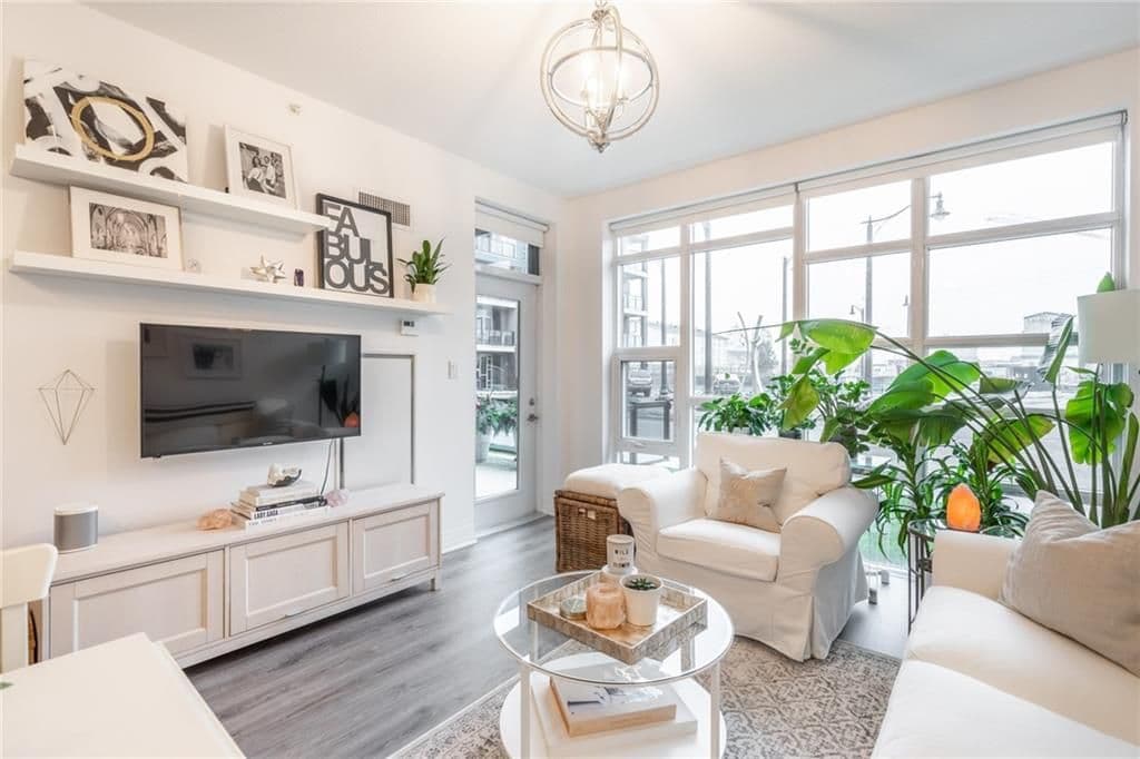 10 Concord Place 102, Grimsby, ON L3M 0G6