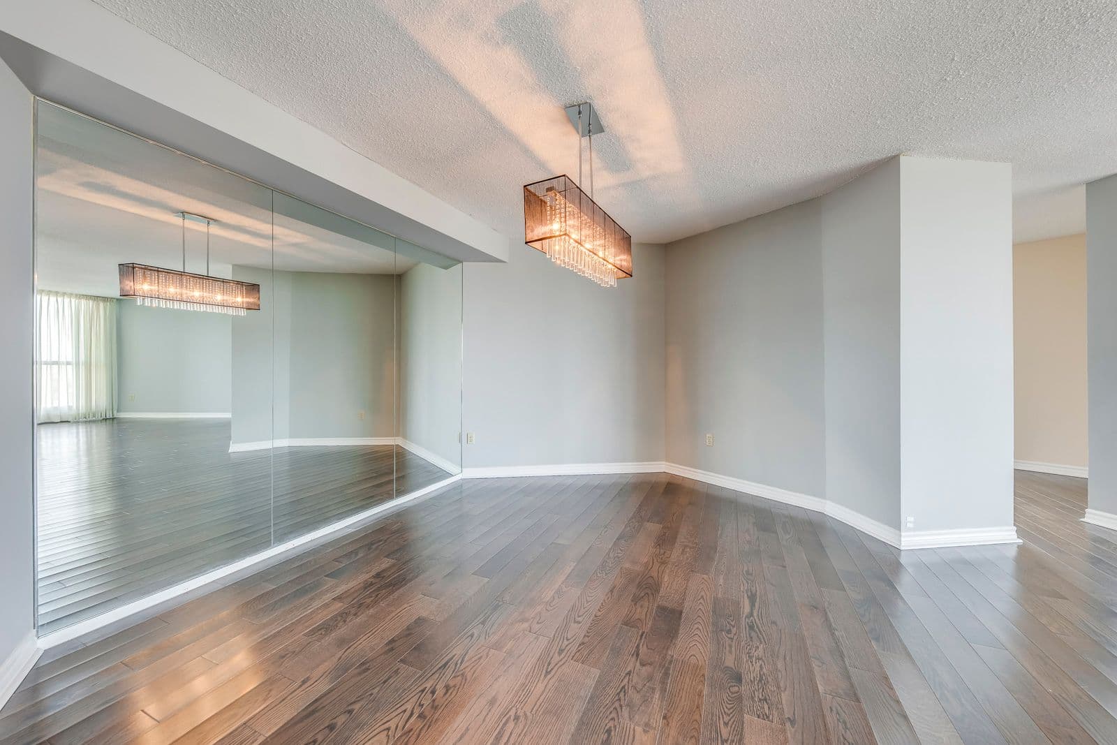 16 Northglen Avenue, Toronto W08, ON M9B 4R6