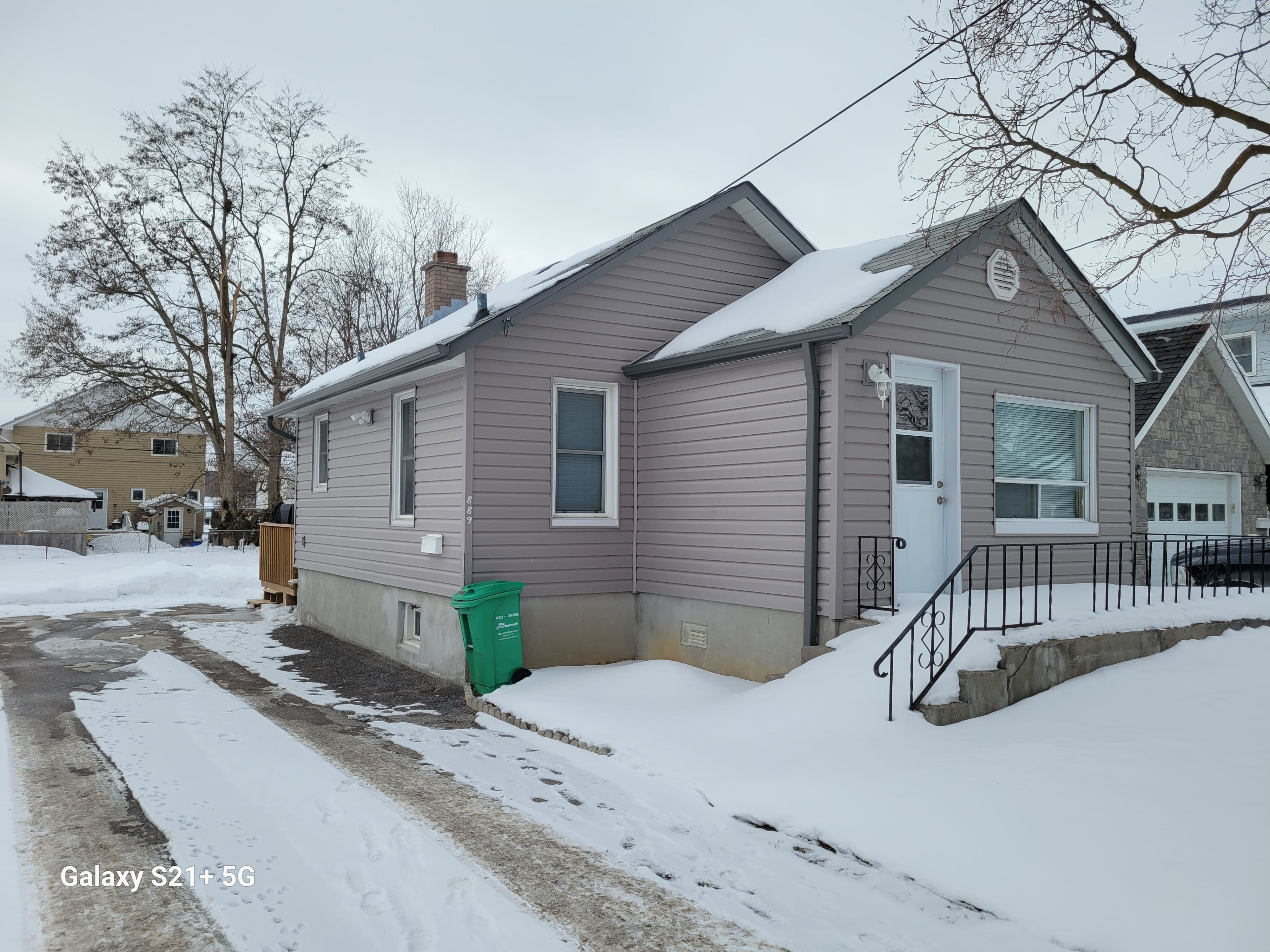 889 Western Avenue, Peterborough, ON K9J 5W1