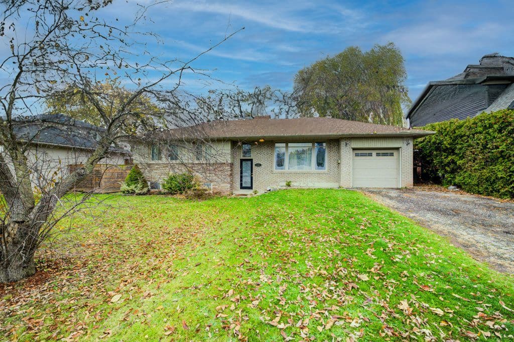 1361 Stanbury Road, Oakville, ON L6L 2J5