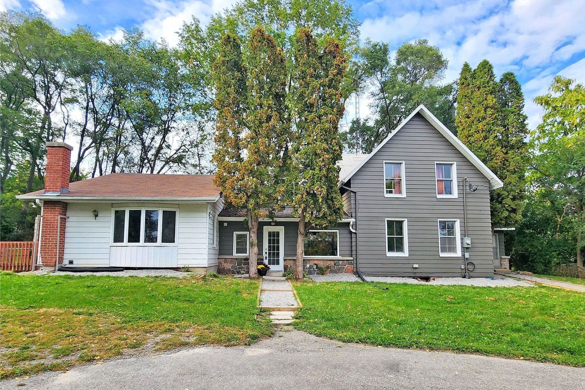 754 The Queensway N/A S Upper, Georgina, ON L4P 4C9