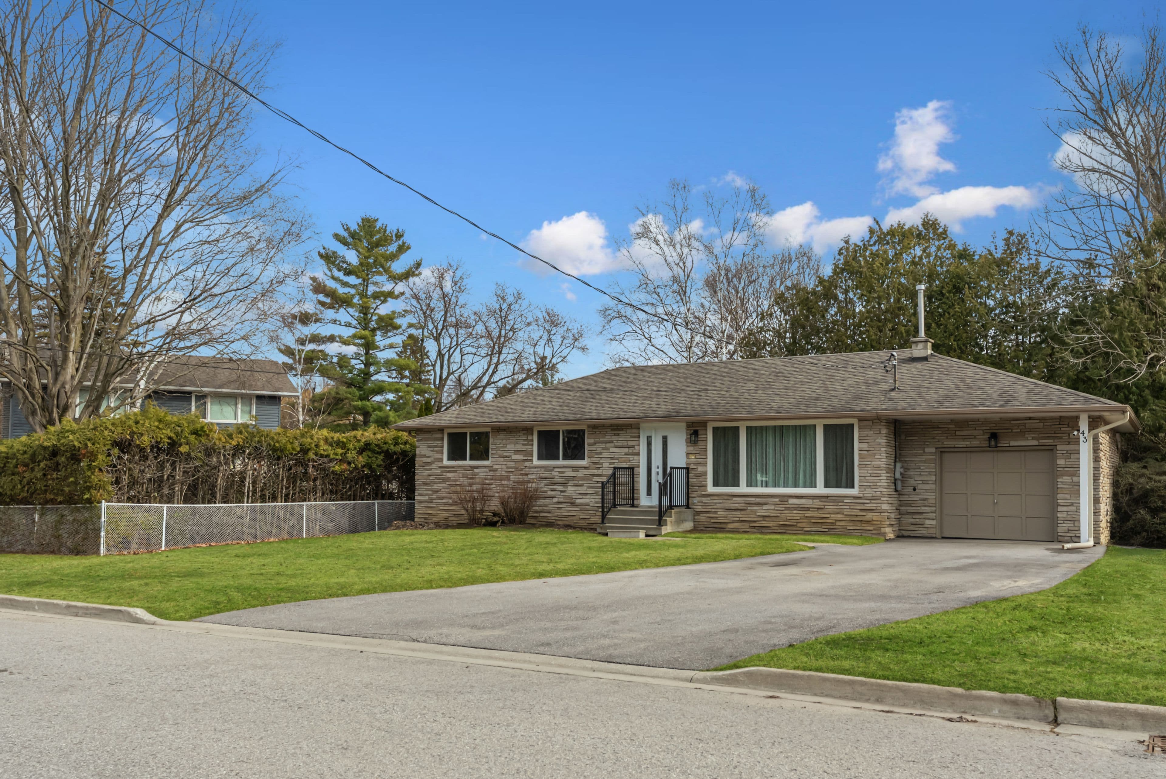 43 Northwood Road, Georgina, ON L0E 1R0