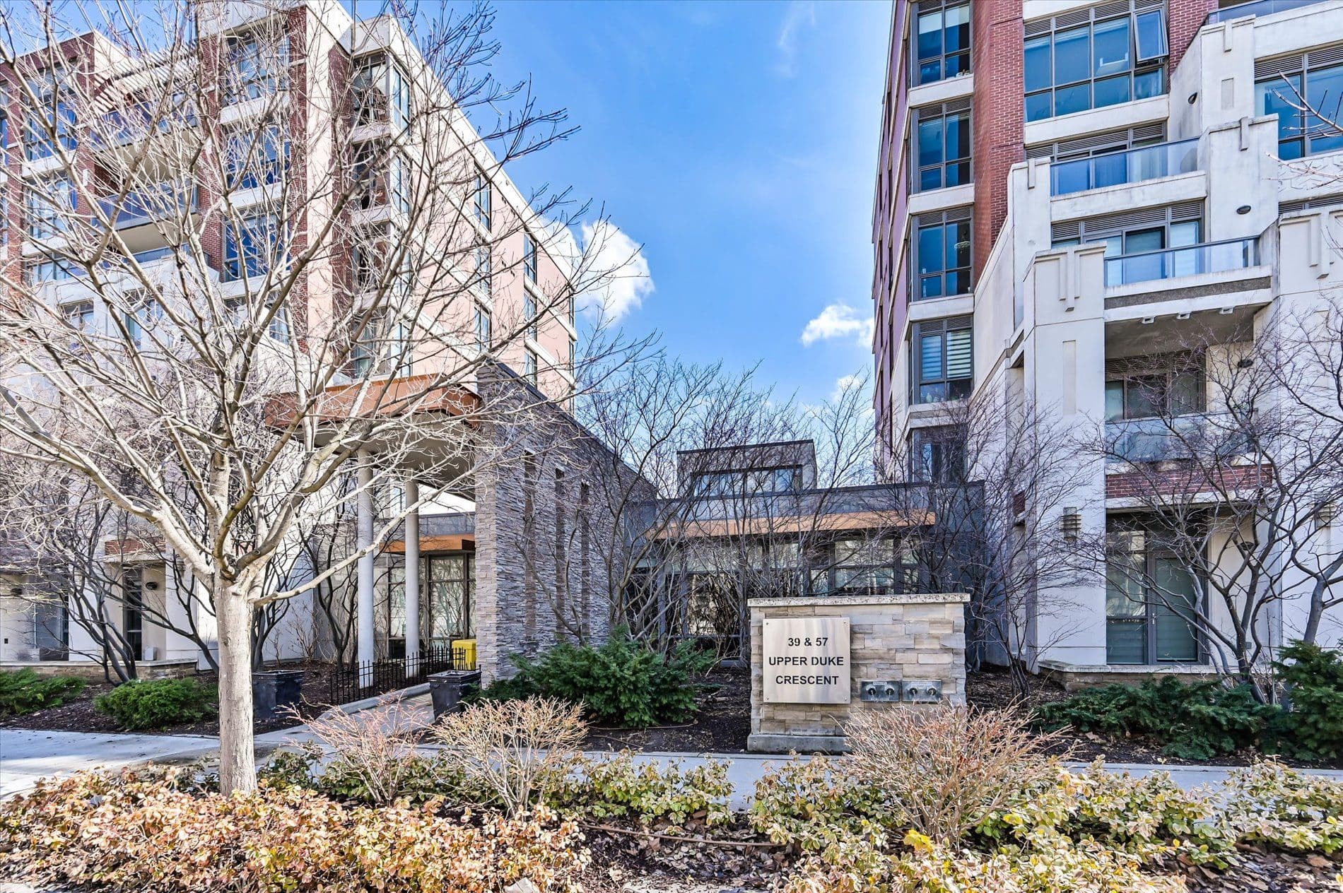 57 Upper Duke Crescent 210, Markham, ON L6G 0B9