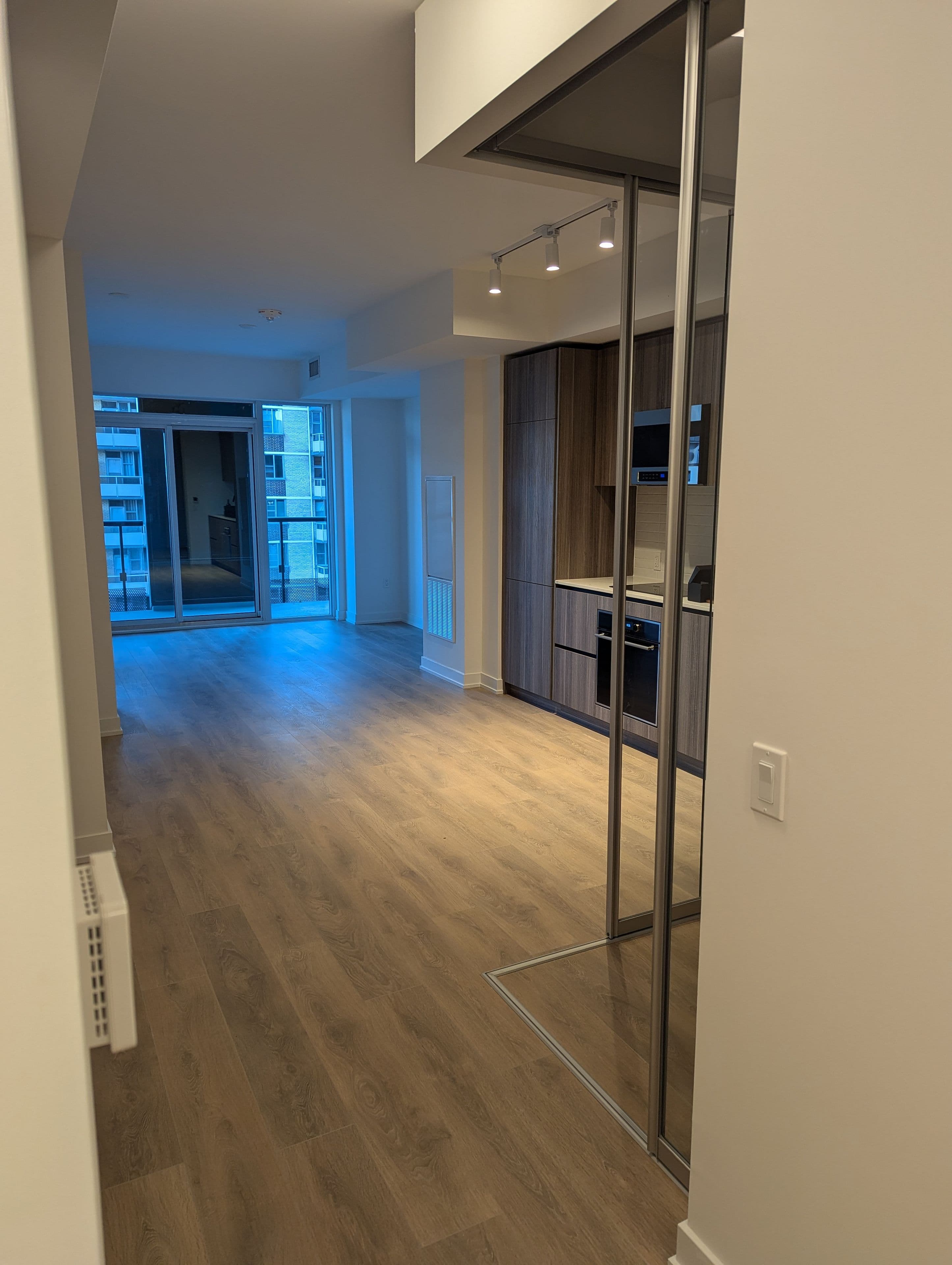 127 Broadway Avenue 714, Toronto C10, ON M4P 1V4