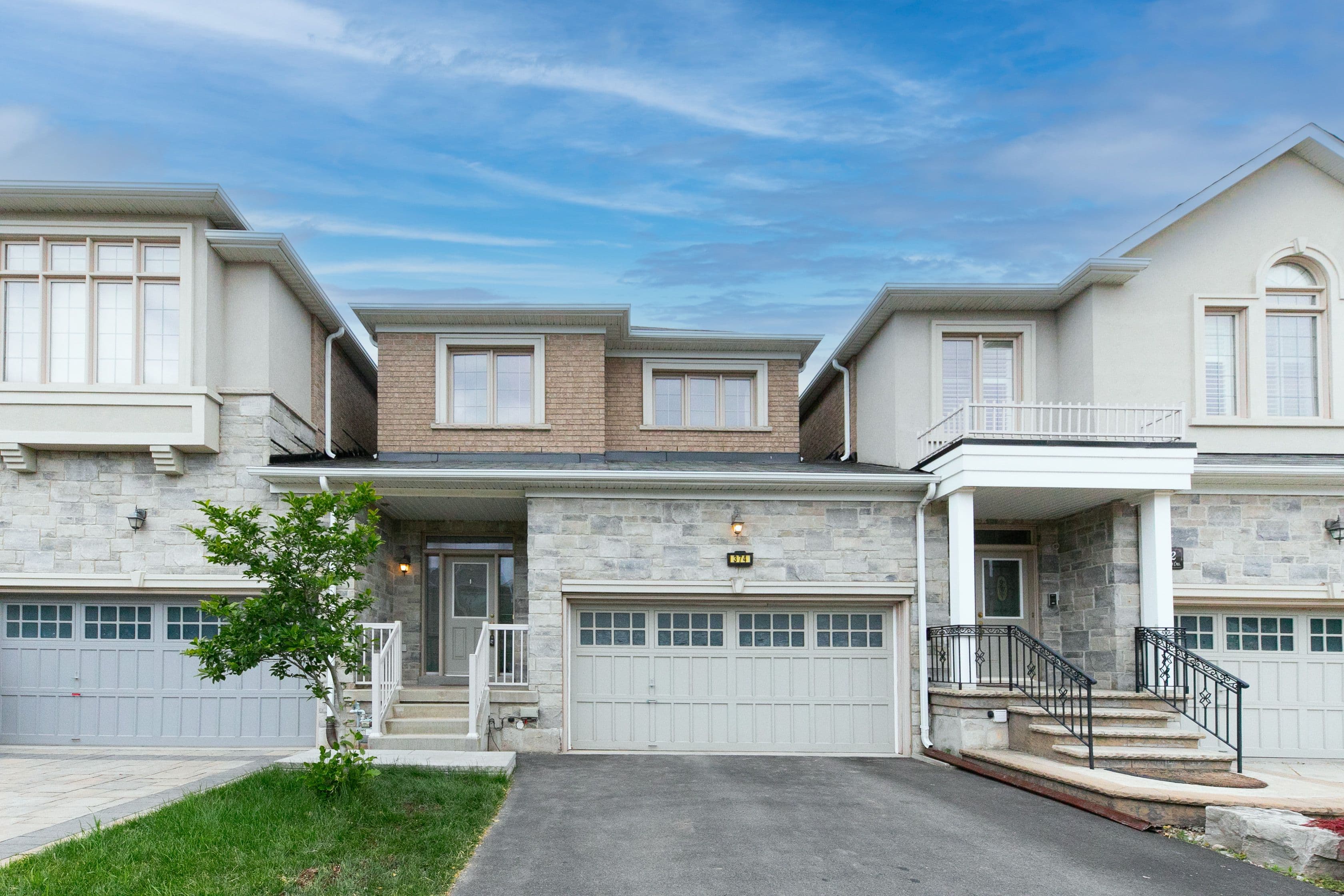 374 Spring Blossom Crescent, Oakville, ON L6H 0C2