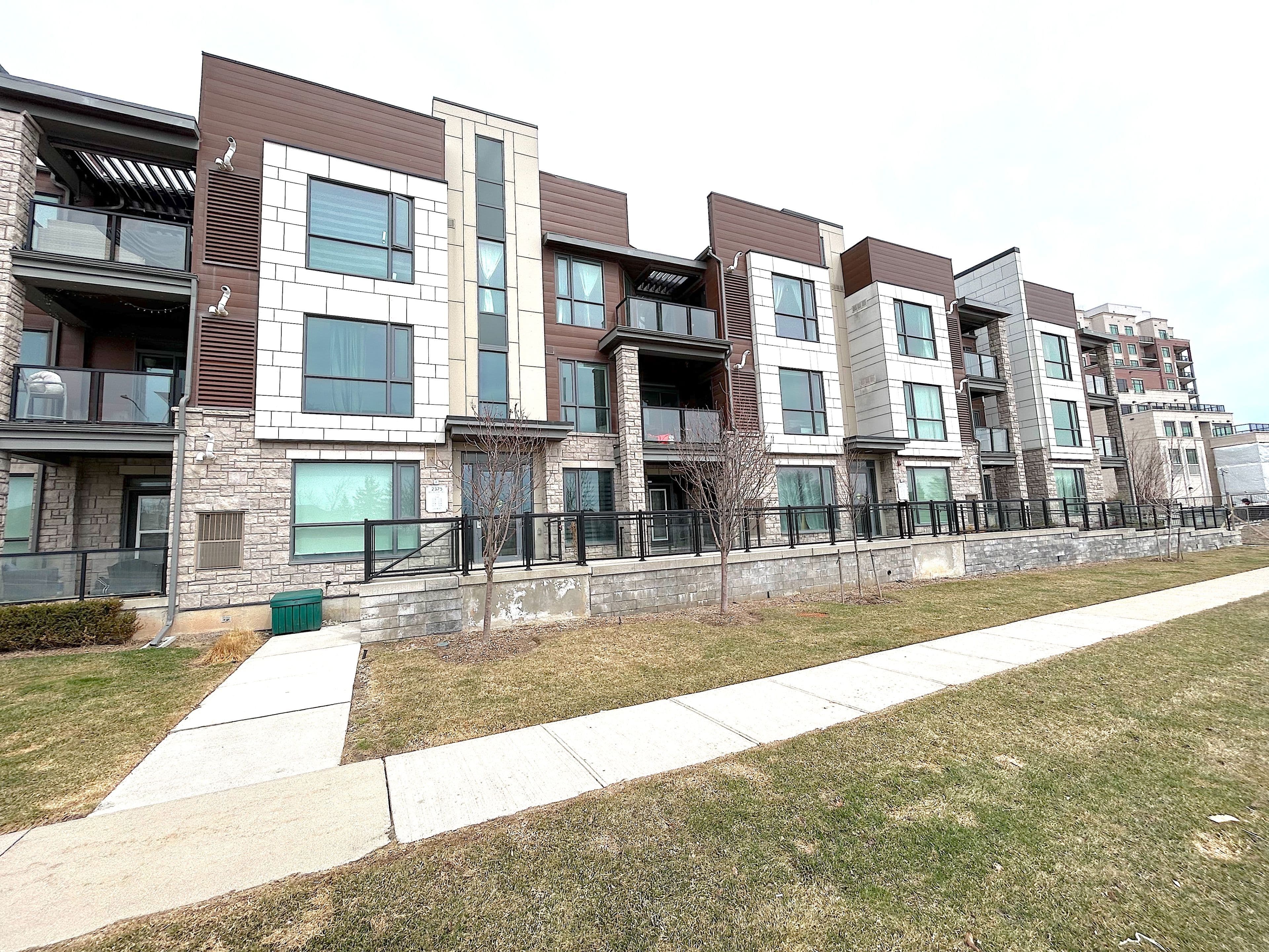 2375 Bronte Road 309, Oakville, ON L6M 1P5