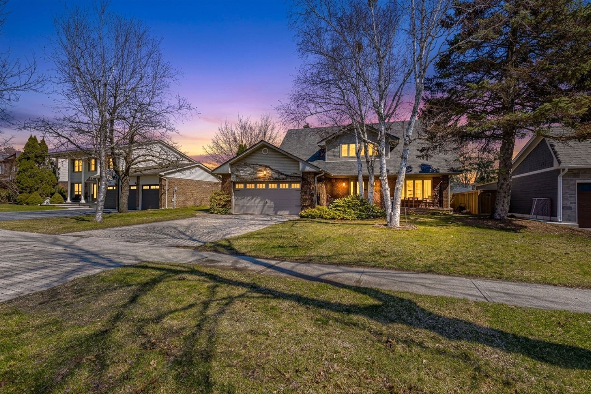 253 McCraney Street W, Oakville, ON L6H 3A9