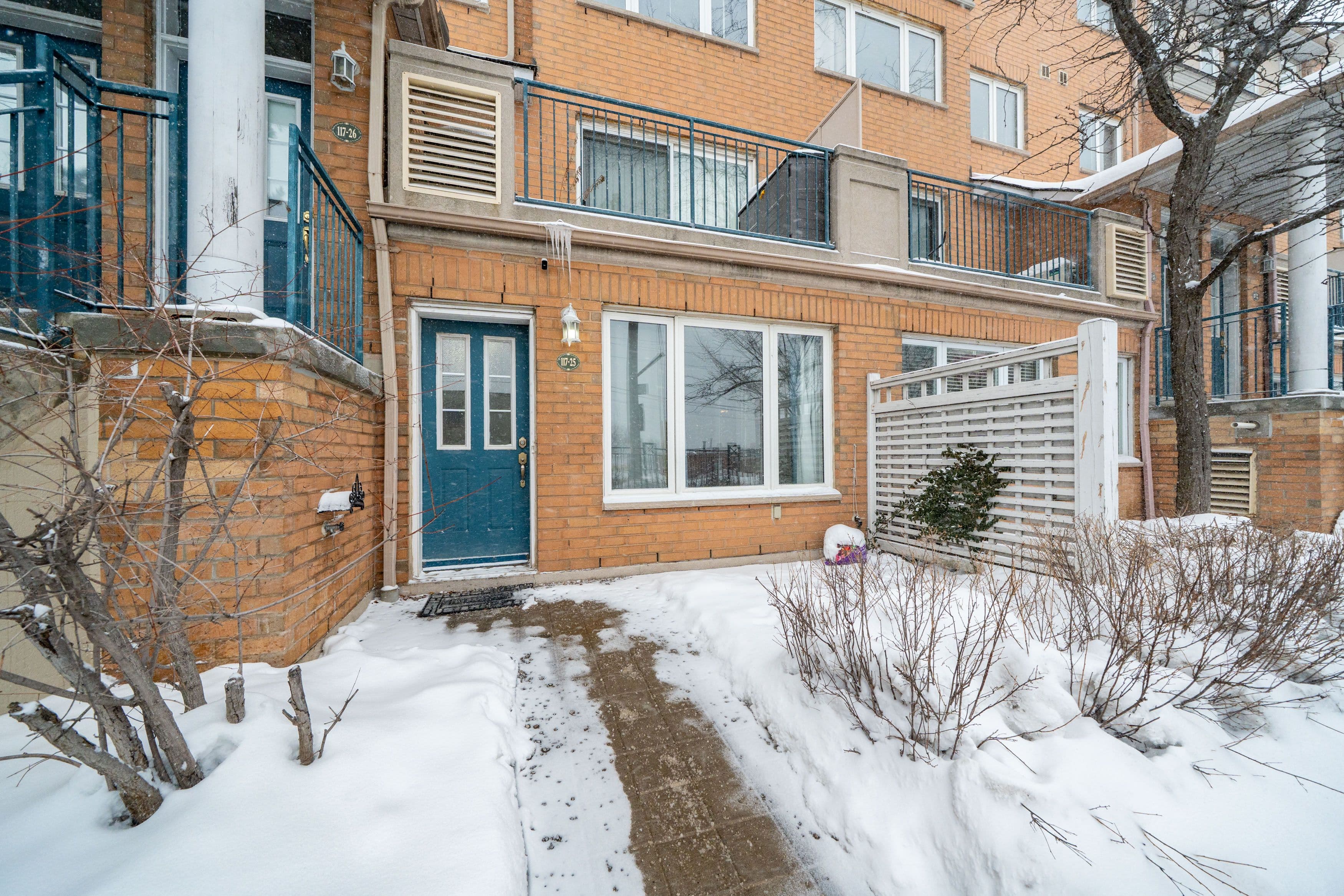 117 Omni Drive 25, Toronto E09, ON M1P 5A5