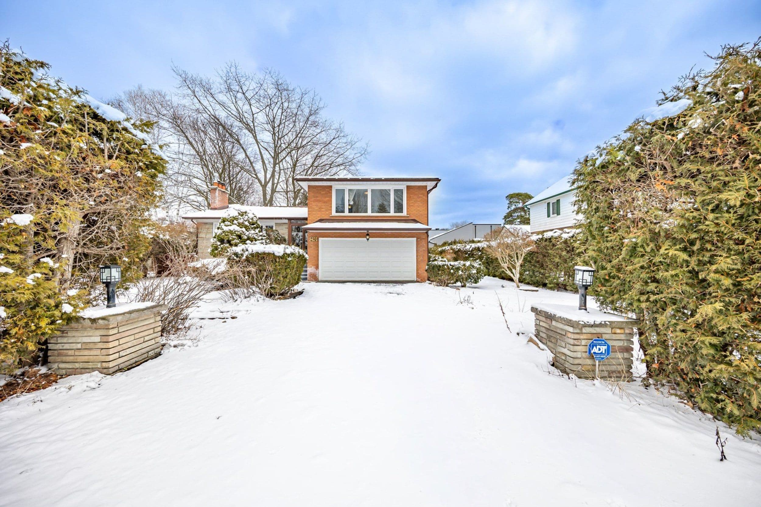 83 Deep Dene Drive Main, Toronto E10, ON M1C 1L9