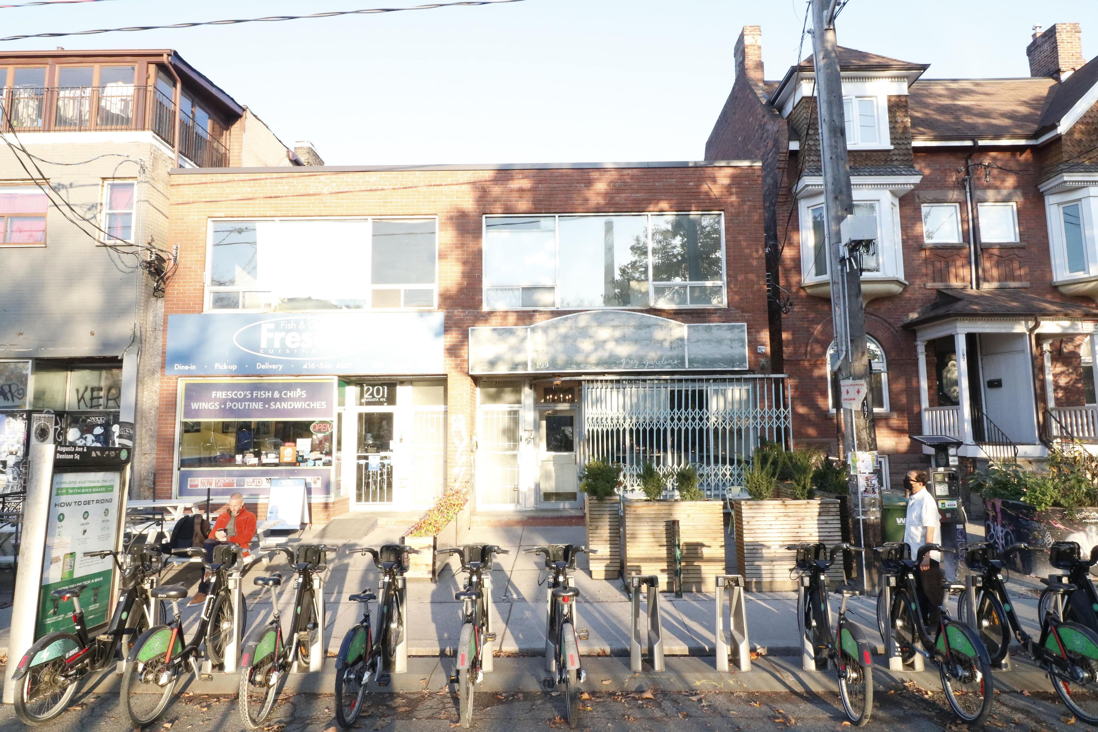 199 Augusta Avenue C, Toronto C01, ON M5T 2L4