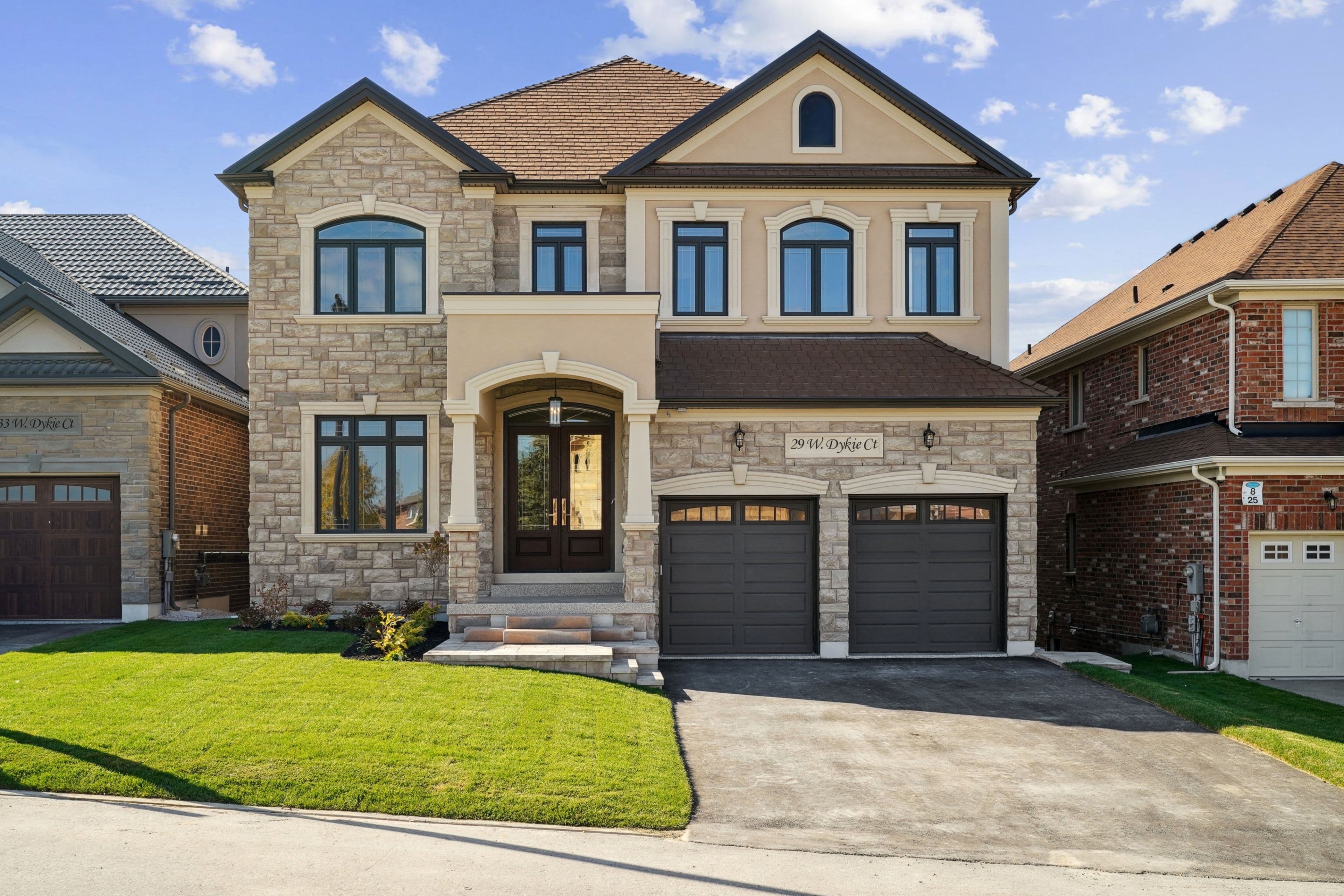 29 W Dykie Court, Bradford West Gwillimbury, ON L3Z 0Y1