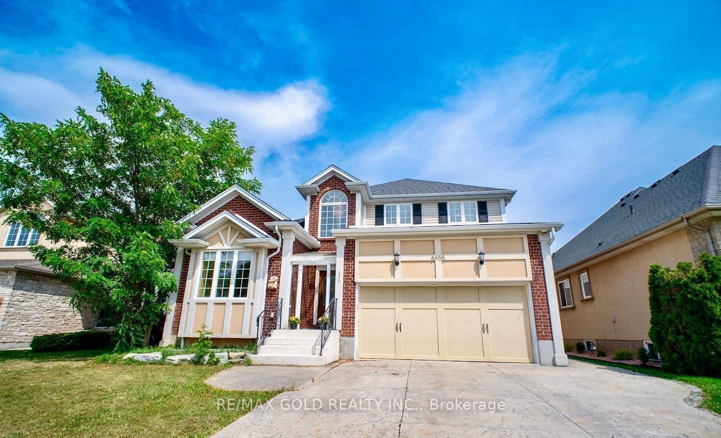 8905 McGarry Drive, Niagara Falls, ON L2H 3P1