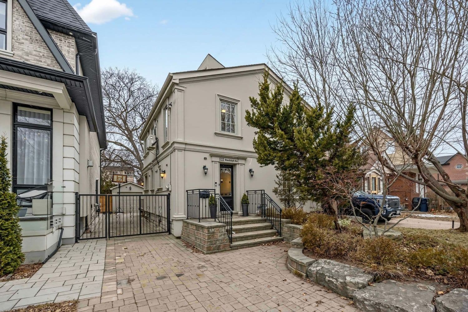 122 Randolph Road, Toronto C11, ON M4G 3R9