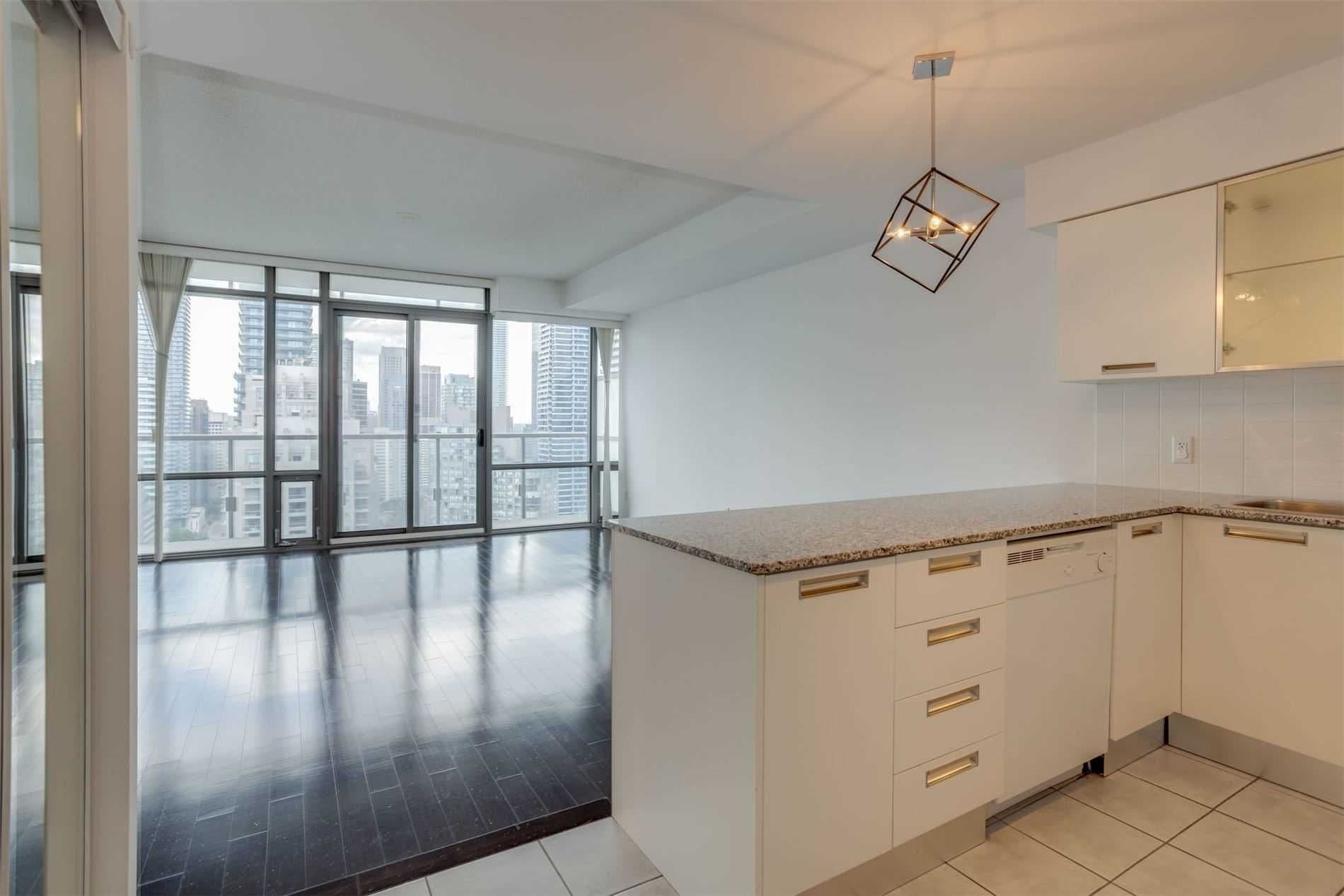 37 Grosvenor Street 2904, Toronto C01, ON M4Y 3G5