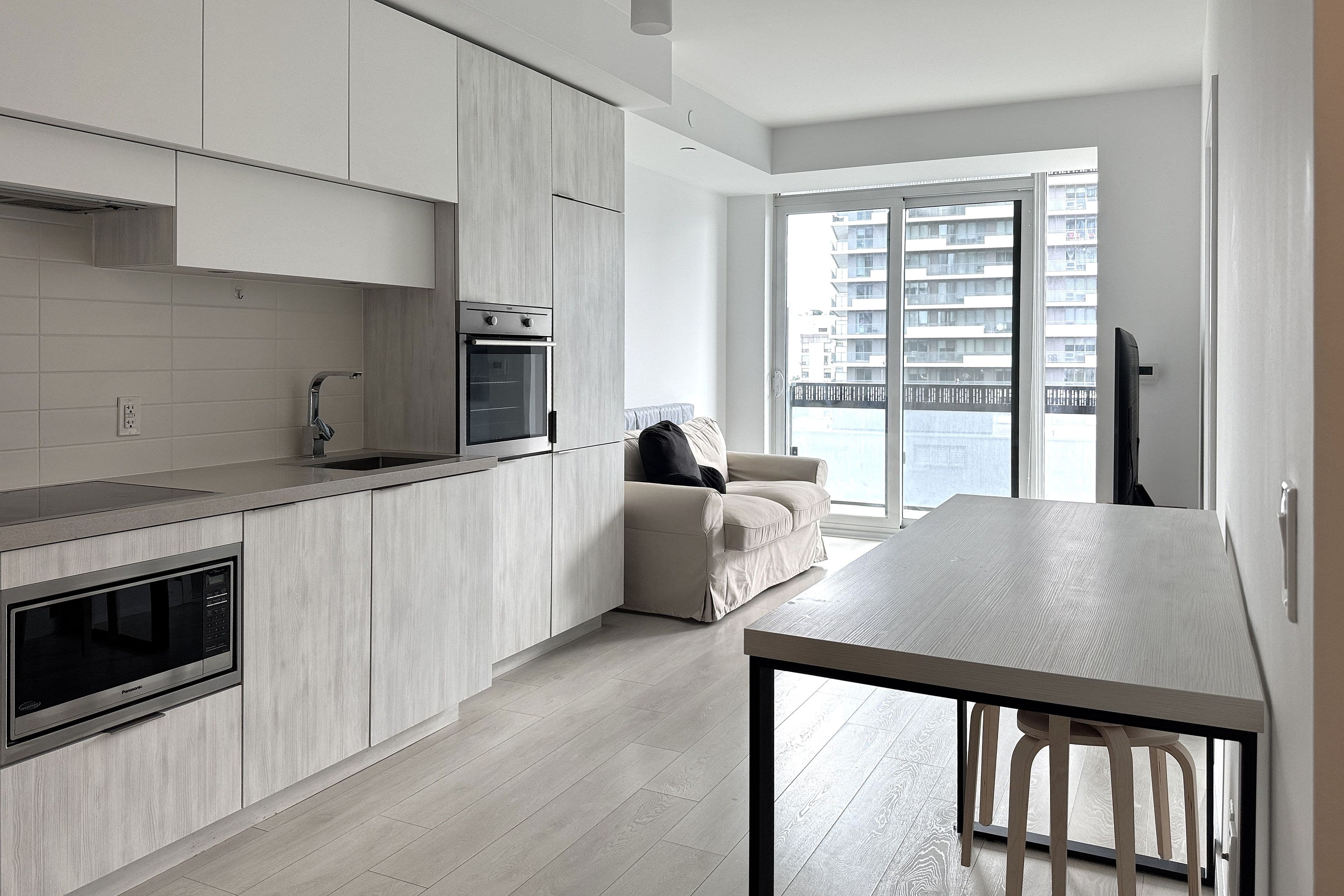 8 Eglinton Avenue E 901, Toronto C10, ON M4P 0C1