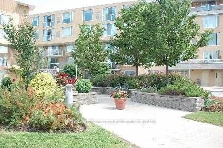 452 Scarborough Glf Club Road 504, Toronto E09, ON M1G 1H1