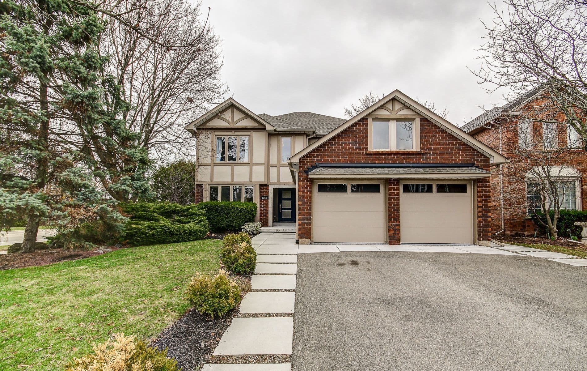 1260 Mapleridge Crescent, Oakville, ON L6M 2H1