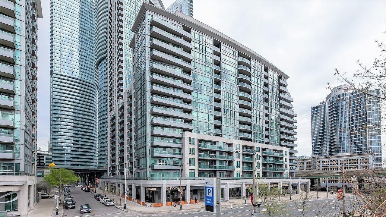 25 Lower Simcoe Street 202, Toronto C01, ON M5J 3A1