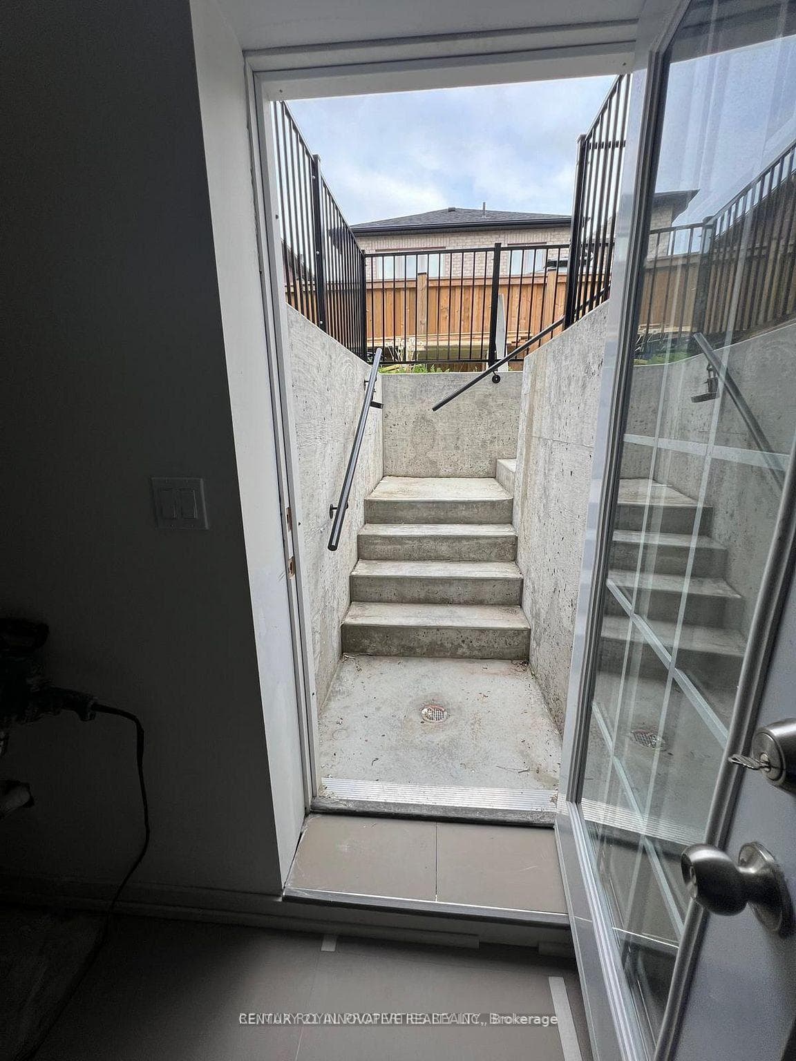 1042 Kingpeak Crescent, Pickering, ON L1X 0H3