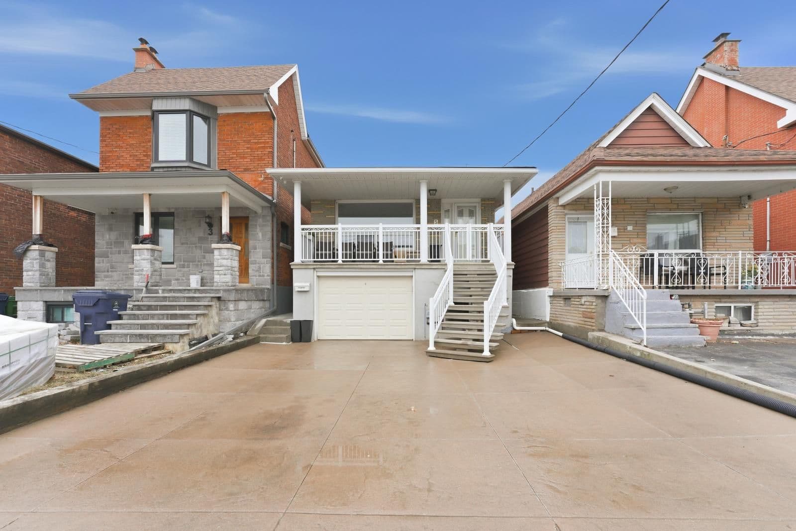 5 Hatherley Road, Toronto W03, ON M6E 1V8