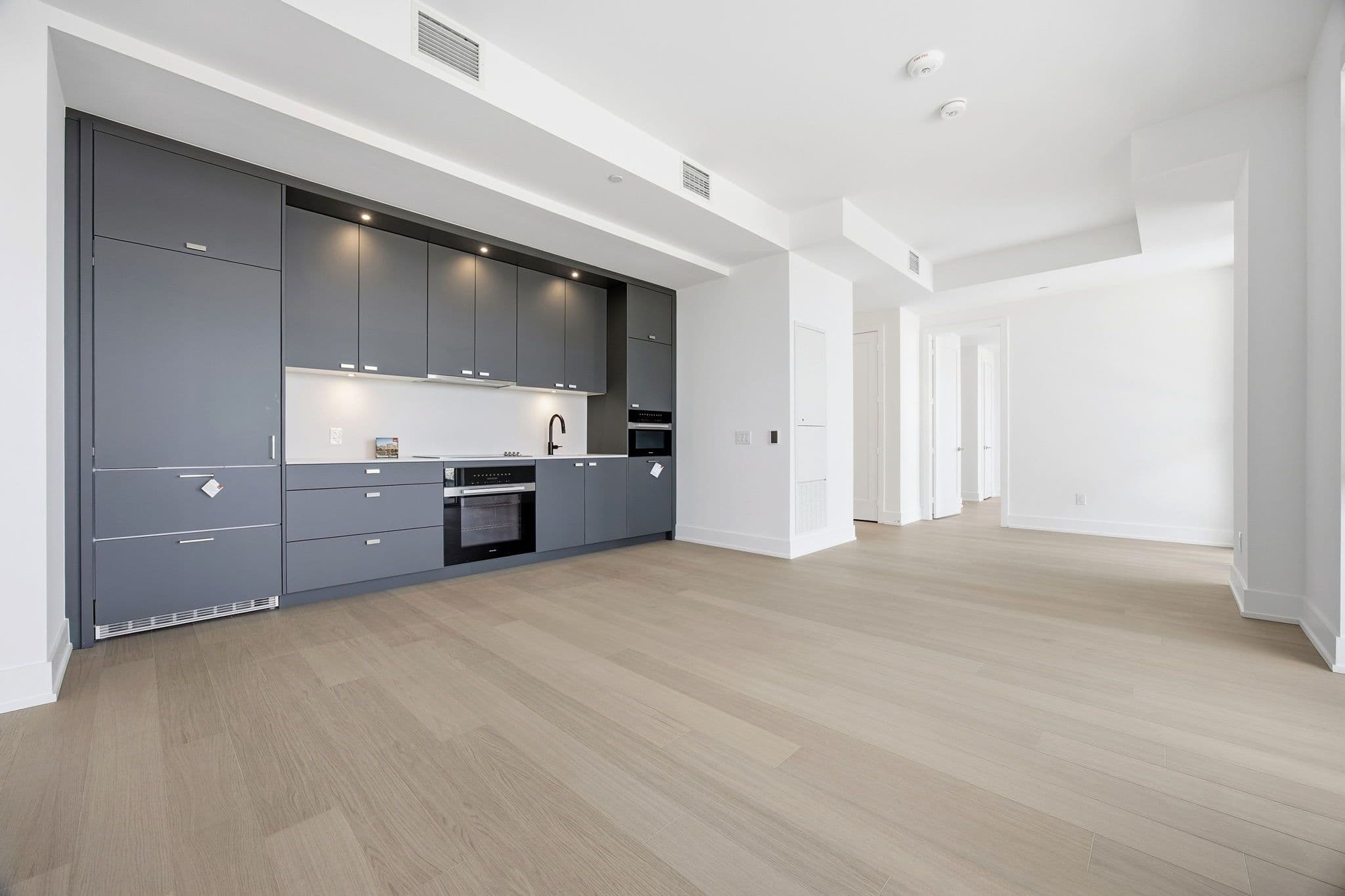 399 Royal Orchard Boulevard LPH16, Markham, ON L3T 0H3