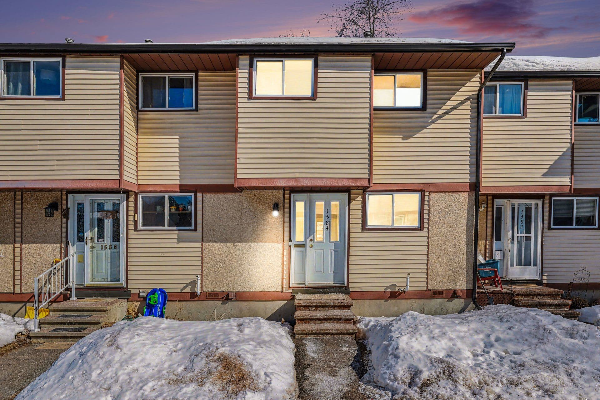 1584 Feather Lane, Blossom Park - Airport and Area, ON K1T 1V4