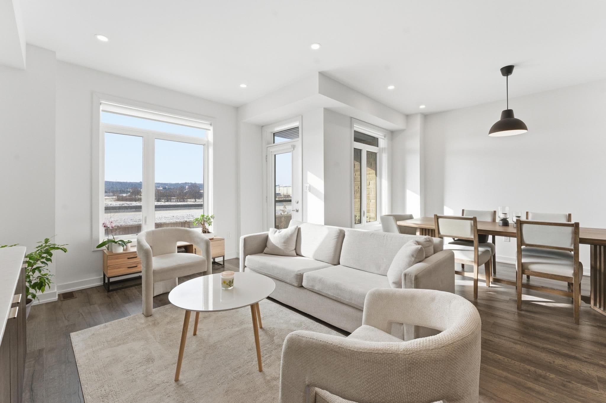 590 North Service Road 44, Hamilton, ON L8E 0K5