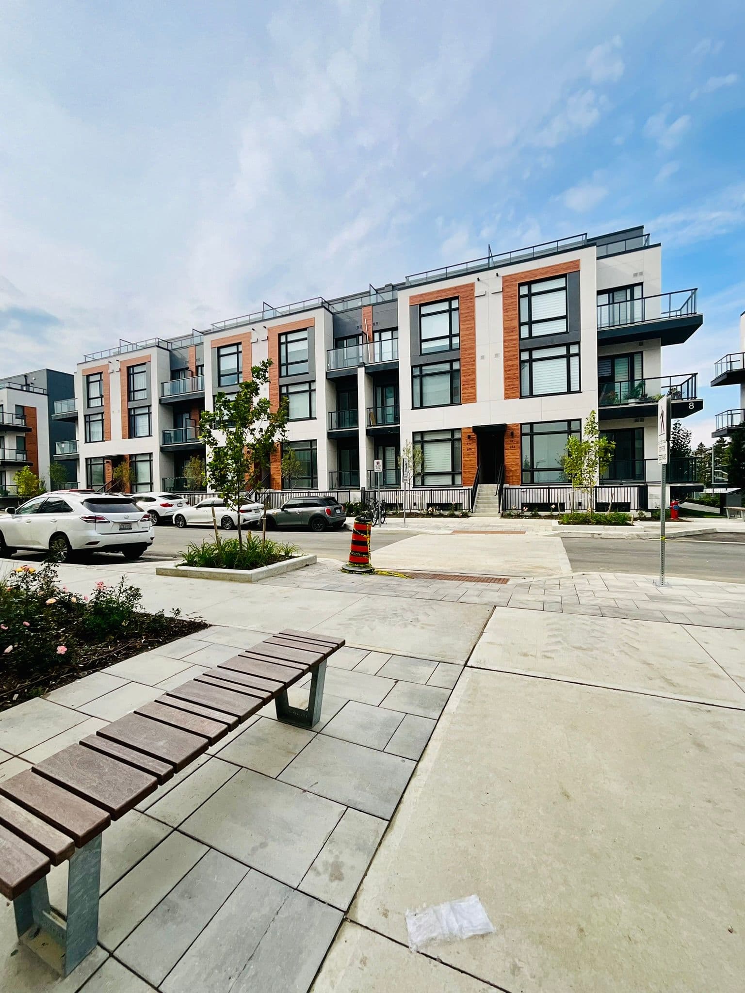 8 Steckley House Lane 212, Richmond Hill, ON L4S 0N1