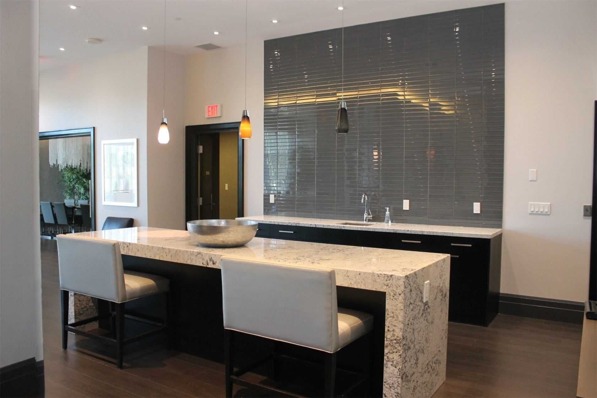 55 Speers Road 1513, Oakville, ON L6K 3R6