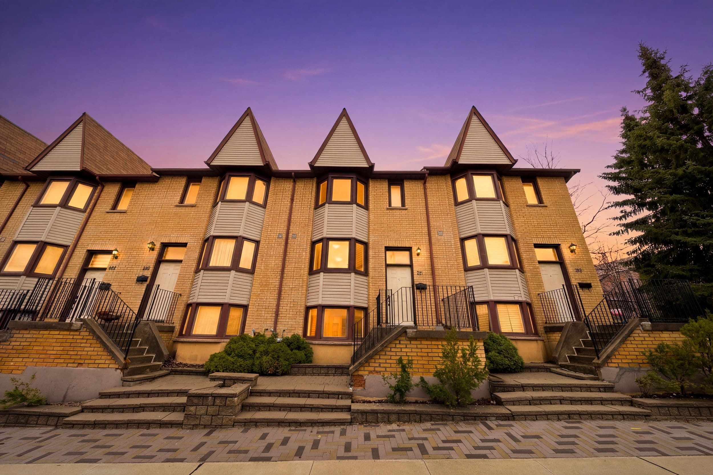 217 Woodbridge Avenue 1, Vaughan, ON L4L 2T1