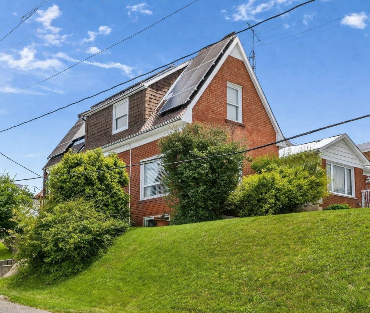 438 Silverthorn Avenue, Toronto W03, ON M6M 3H5