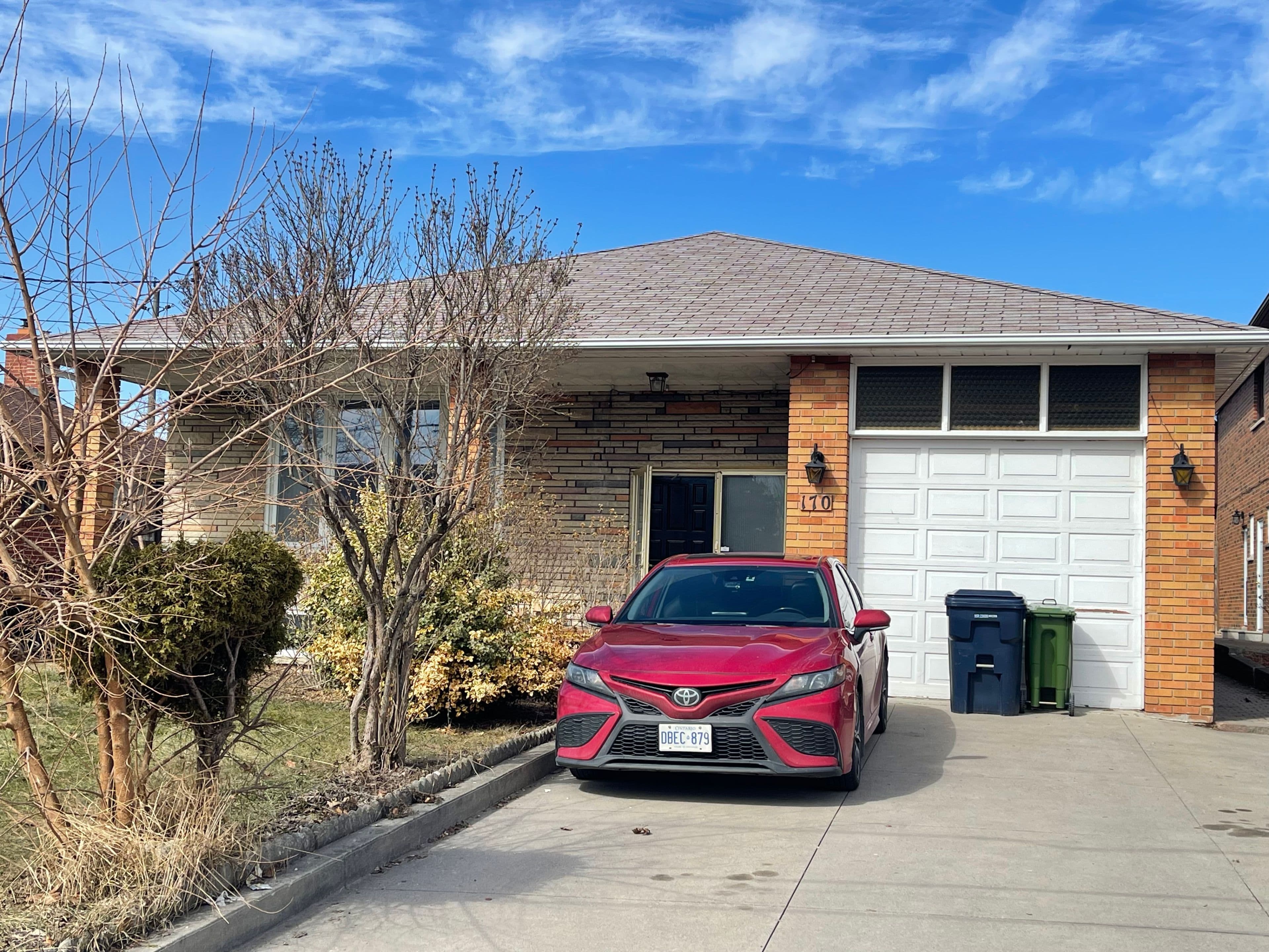 170 Gracefield Avenue, Toronto W04, ON M6L 1L5