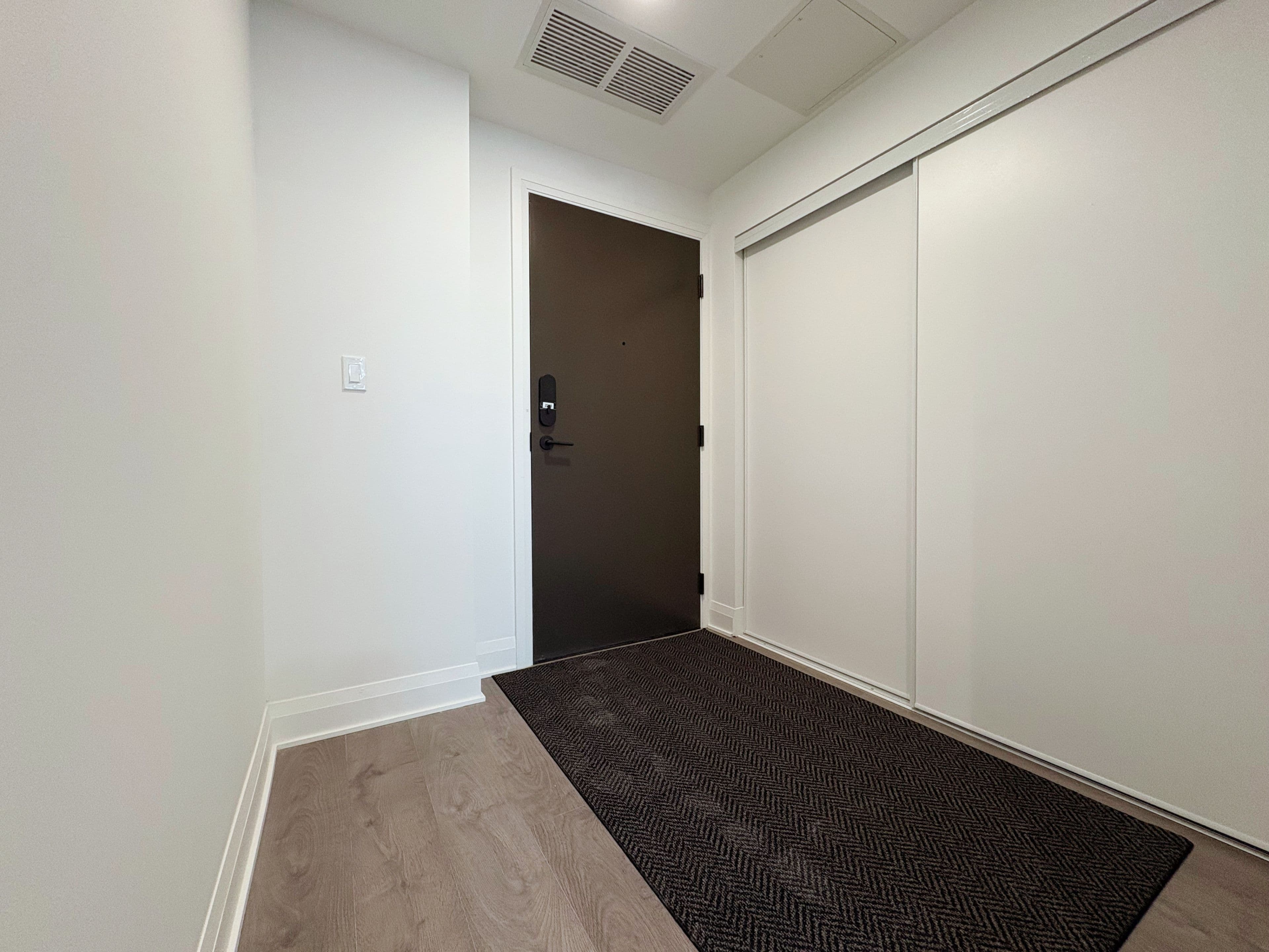 2 Erskine Road 2210, Mississauga, ON L5B 0S1