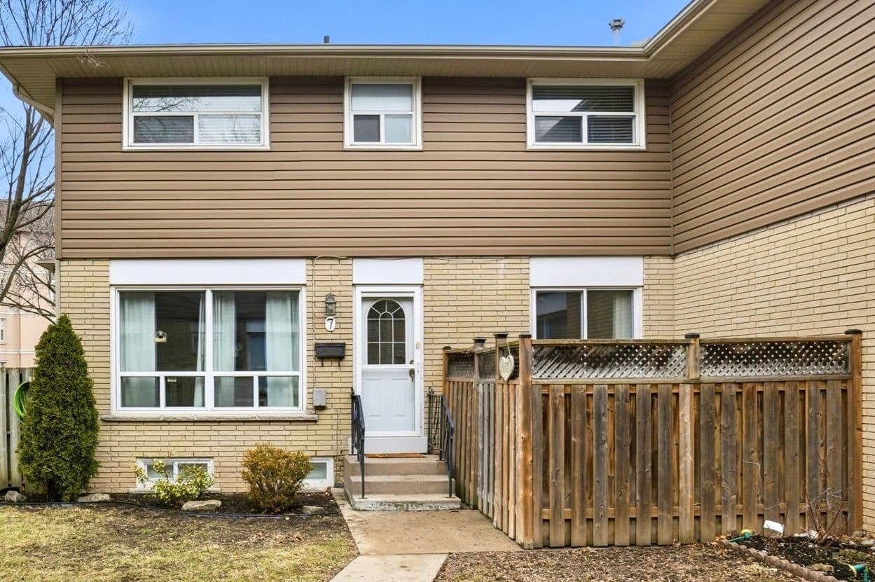 914 Mohawk Road 7, Hamilton, ON L8T 2R8